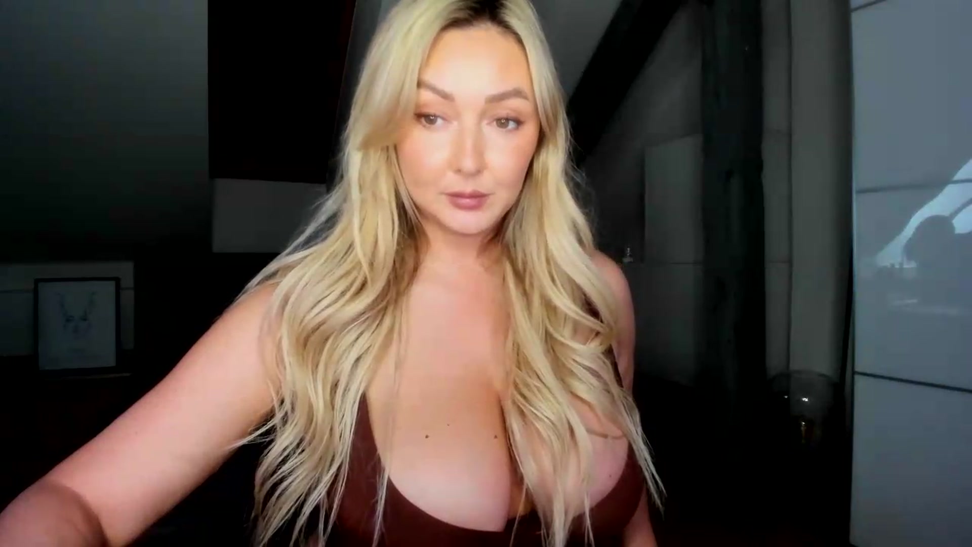 Gallery image thumbnail from Mi_Ha's myfreecams stream on, 06/22/2026, 14:19 image 17 of 20