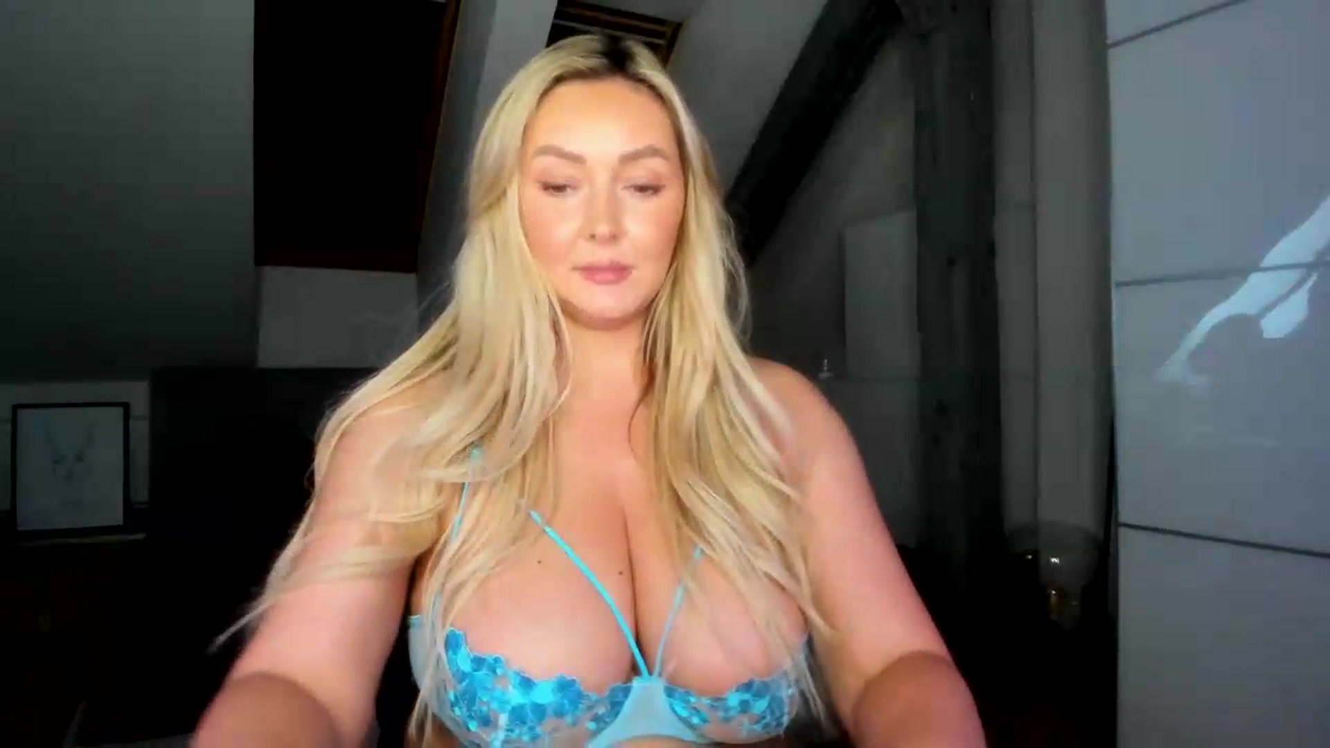 Gallery image thumbnail from Mi_Ha's myfreecams stream on, 06/23/2026, 15:22 image 18 of 20