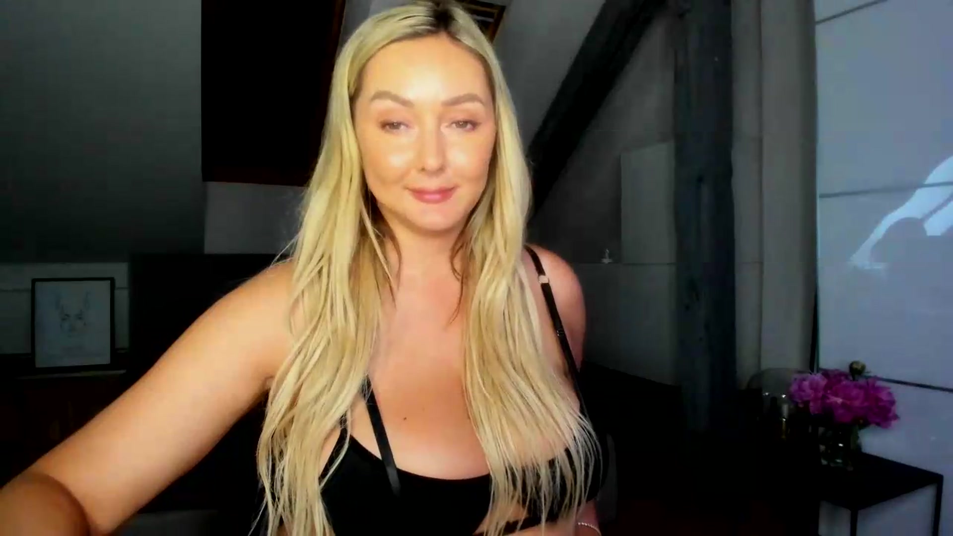 Gallery image thumbnail from Mi_Ha's myfreecams stream on, 06/27/2026, 15:18 image 17 of 20