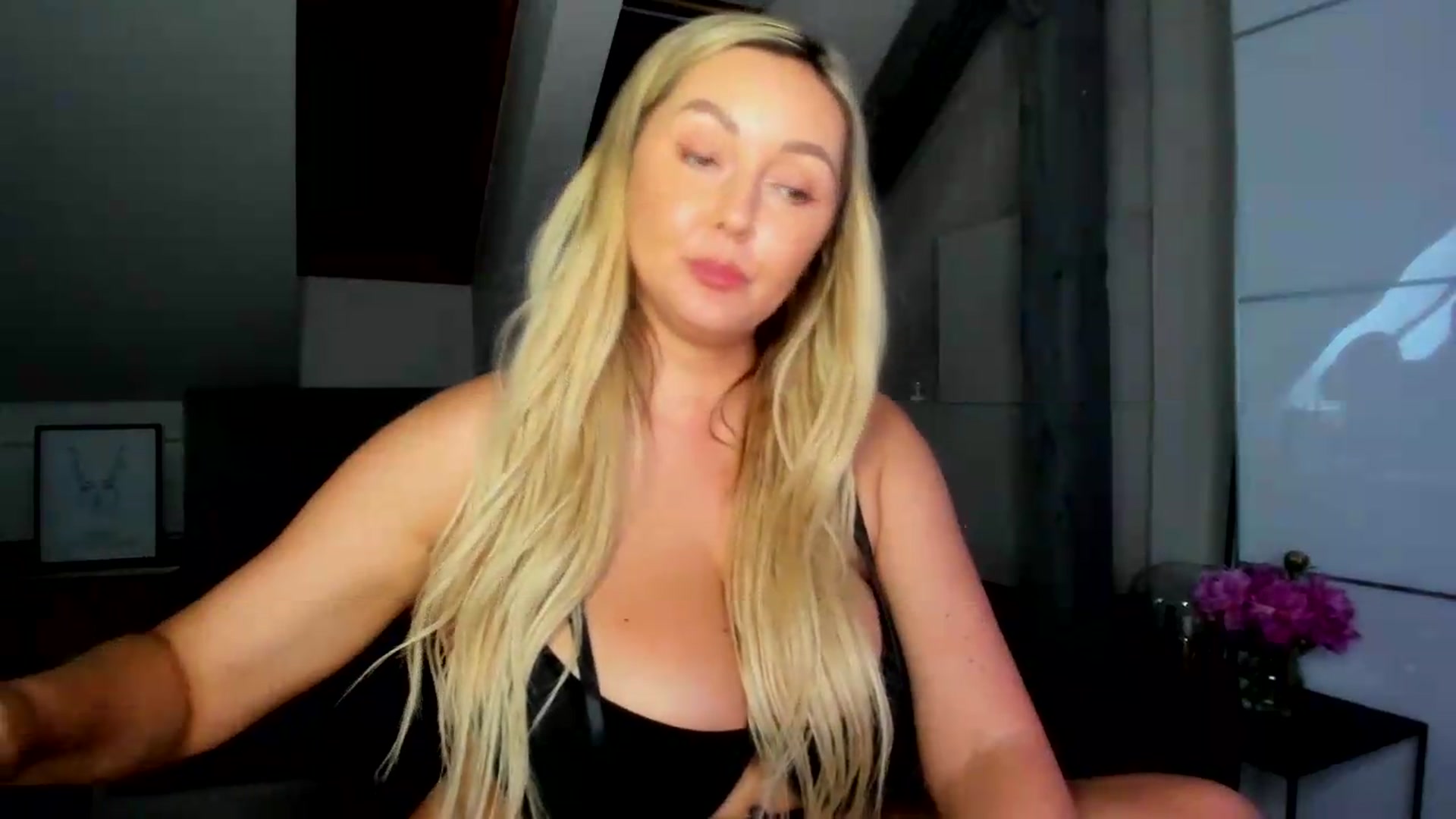 Gallery image thumbnail from Mi_Ha's myfreecams stream on, 06/27/2026, 15:18 image 14 of 20