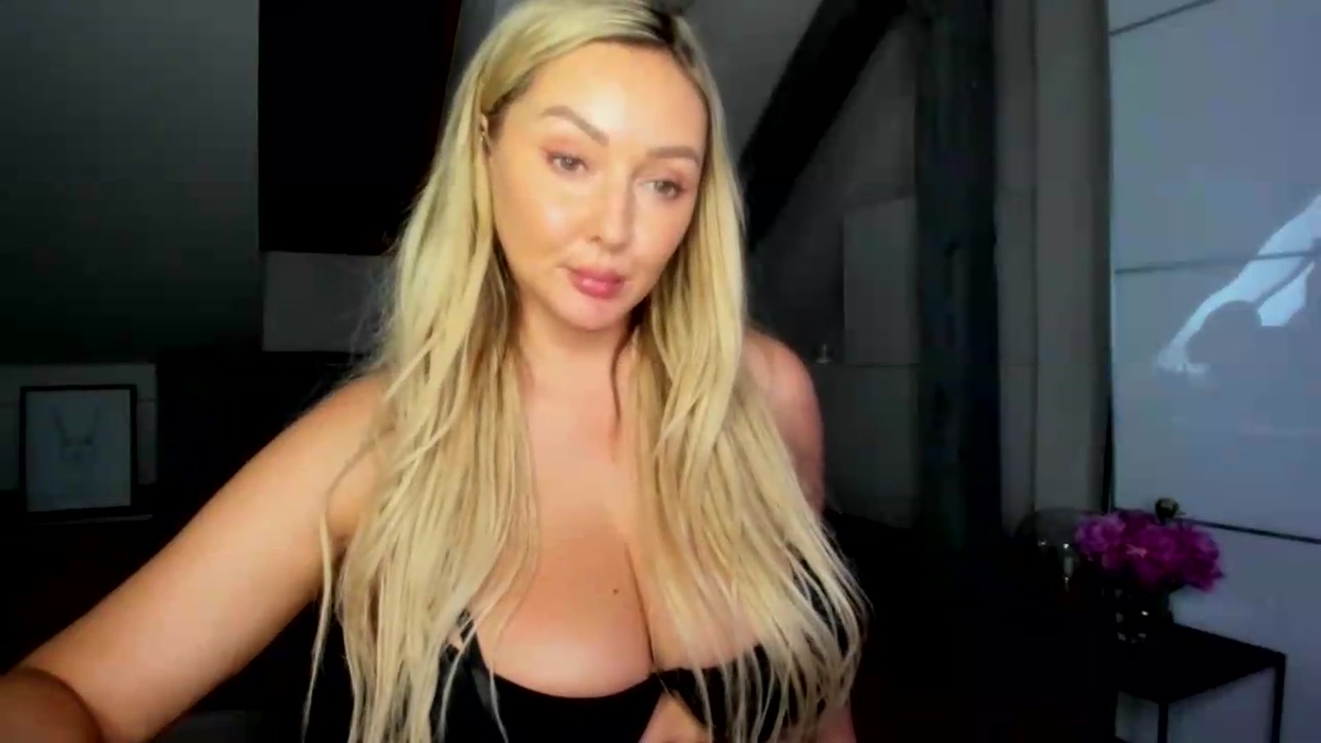 Gallery image thumbnail from Mi_Ha's myfreecams stream on, 06/27/2026, 15:18 image 6 of 20