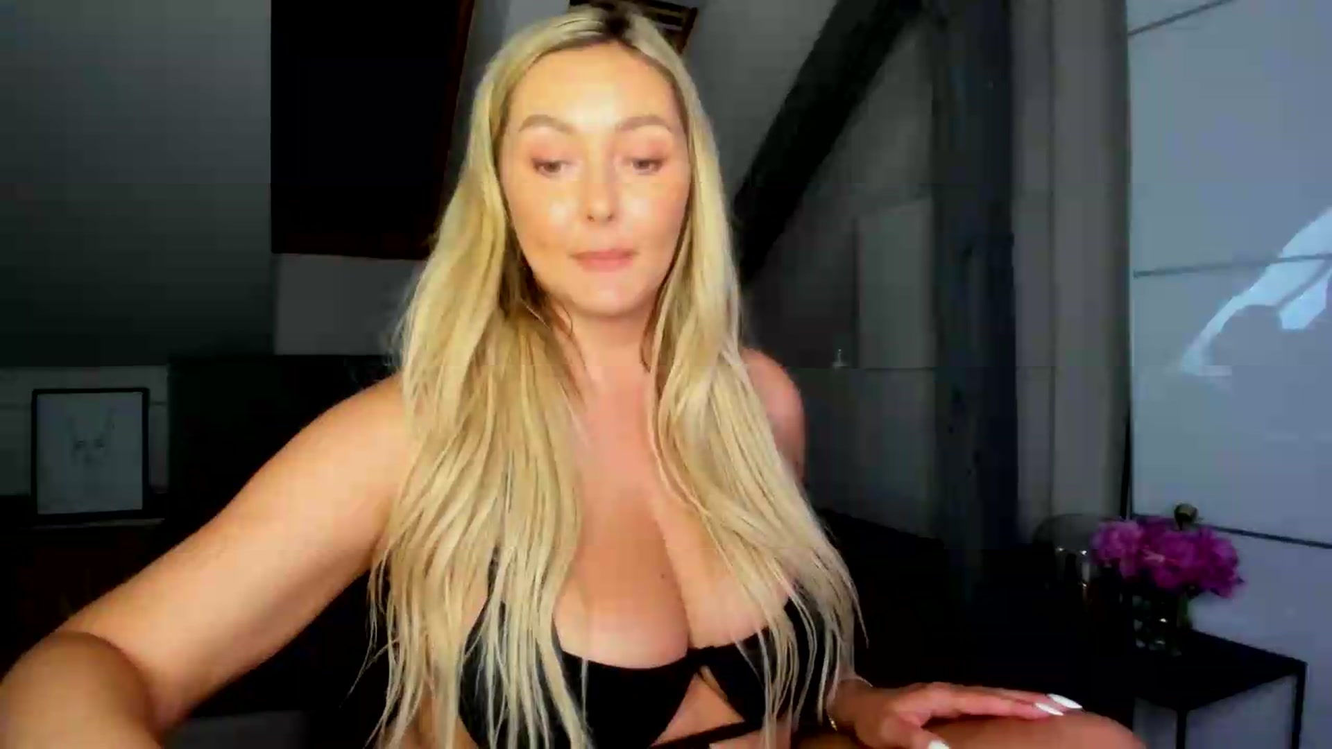 Gallery image thumbnail from Mi_Ha's myfreecams stream on, 06/27/2026, 15:18 image 15 of 20