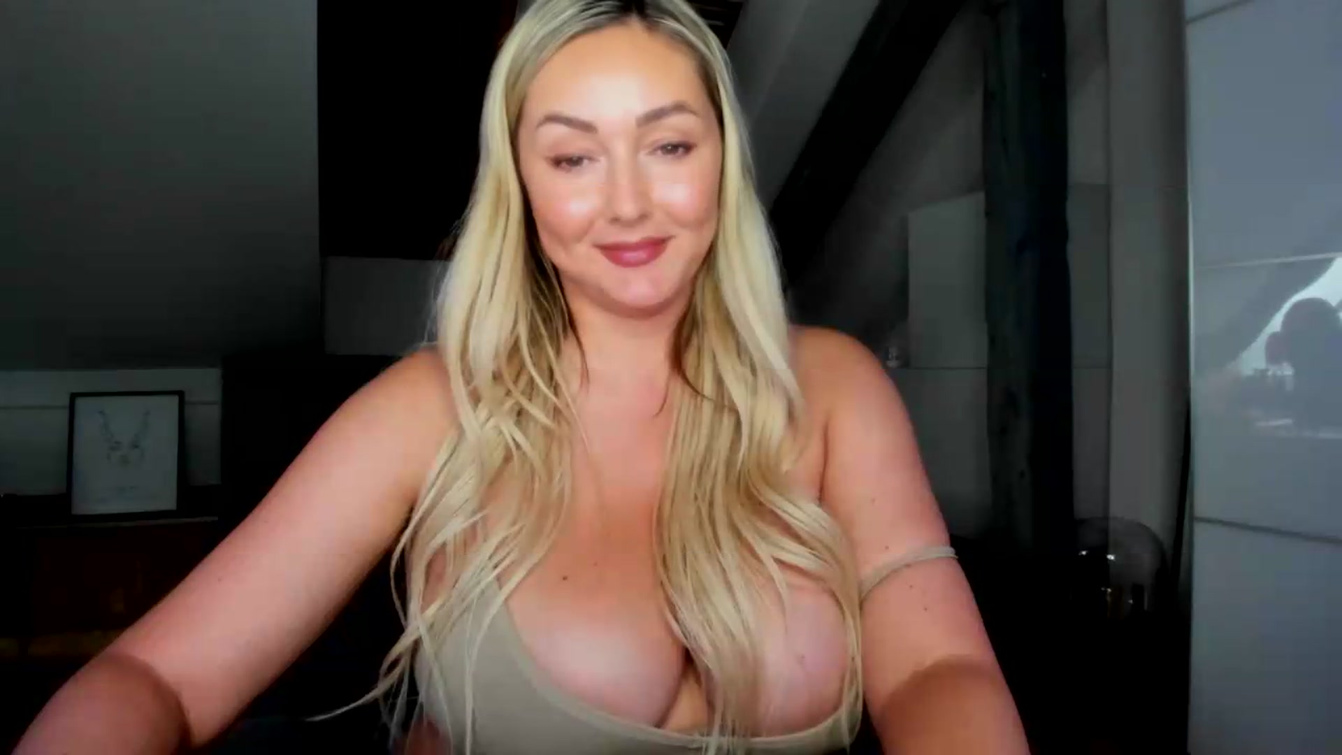Gallery image thumbnail from Mi_Ha's myfreecams stream on, 07/06/2026, 14:00 image 4 of 20
