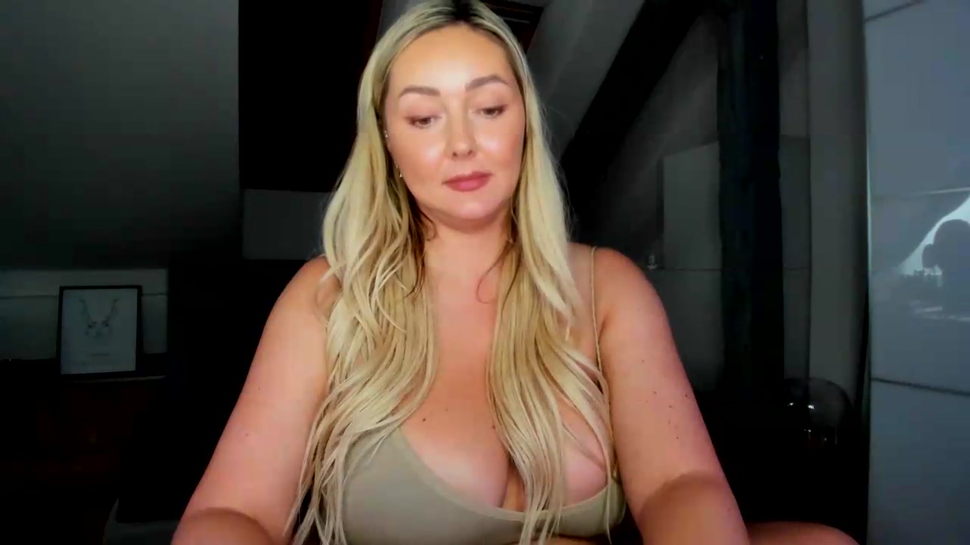 Gallery image thumbnail from Mi_Ha's myfreecams stream on, 07/06/2026, 14:28 image 12 of 20