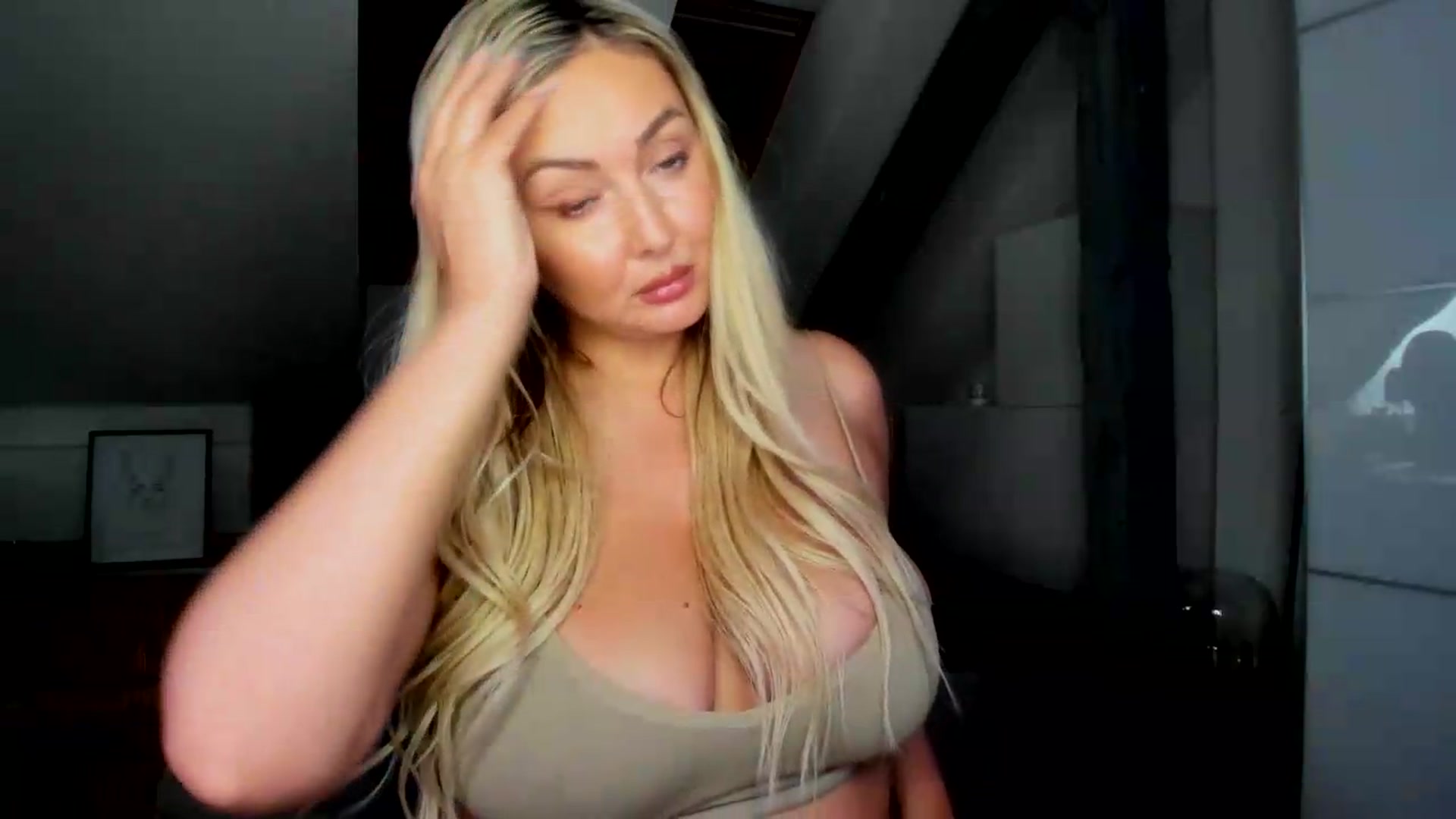 Gallery image thumbnail from Mi_Ha's myfreecams stream on, 07/06/2026, 14:28 image 4 of 20