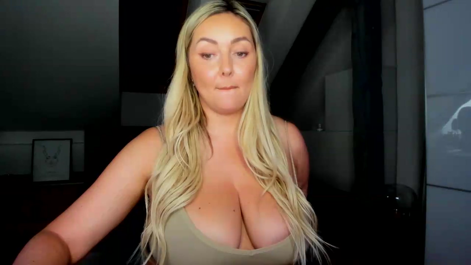 Gallery image thumbnail from Mi_Ha's myfreecams stream on, 07/06/2026, 14:52 image 18 of 20