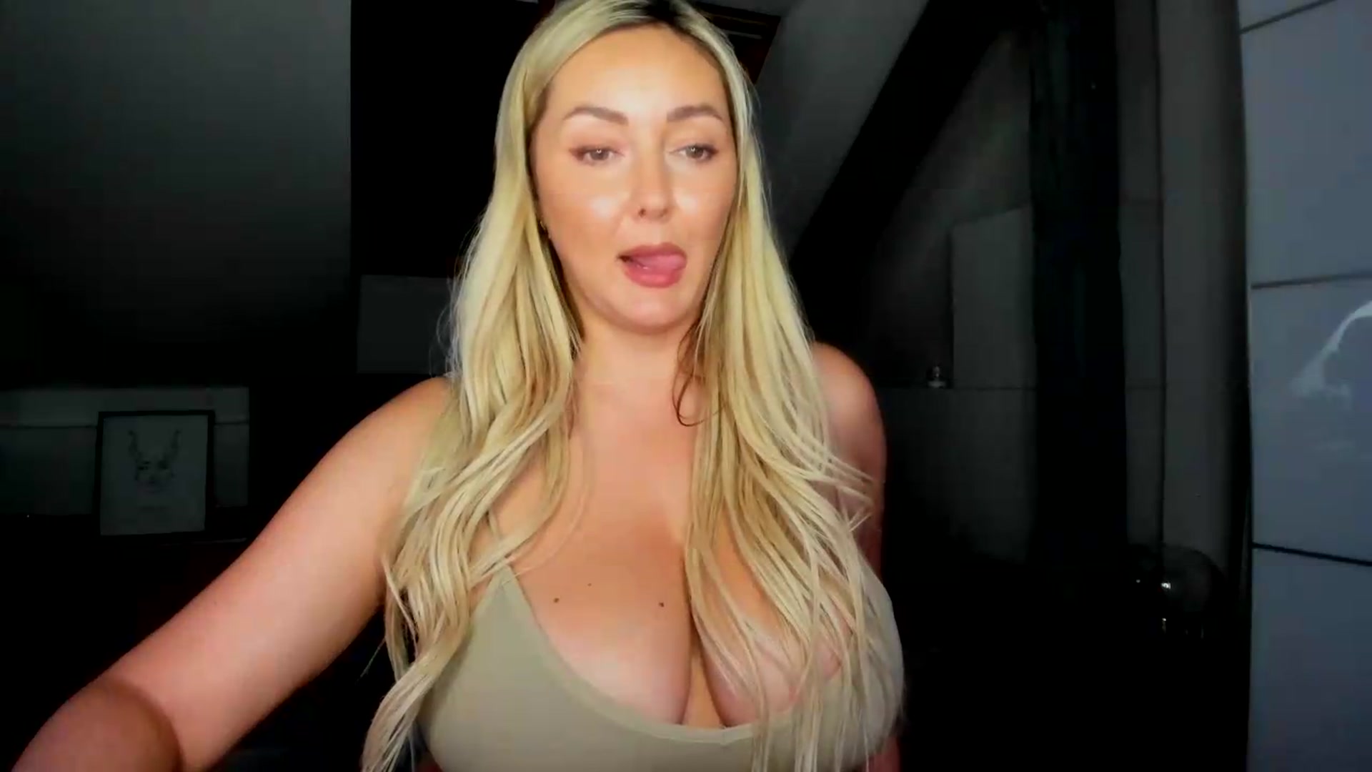Gallery image thumbnail from Mi_Ha's myfreecams stream on, 07/06/2026, 15:52 image 18 of 20