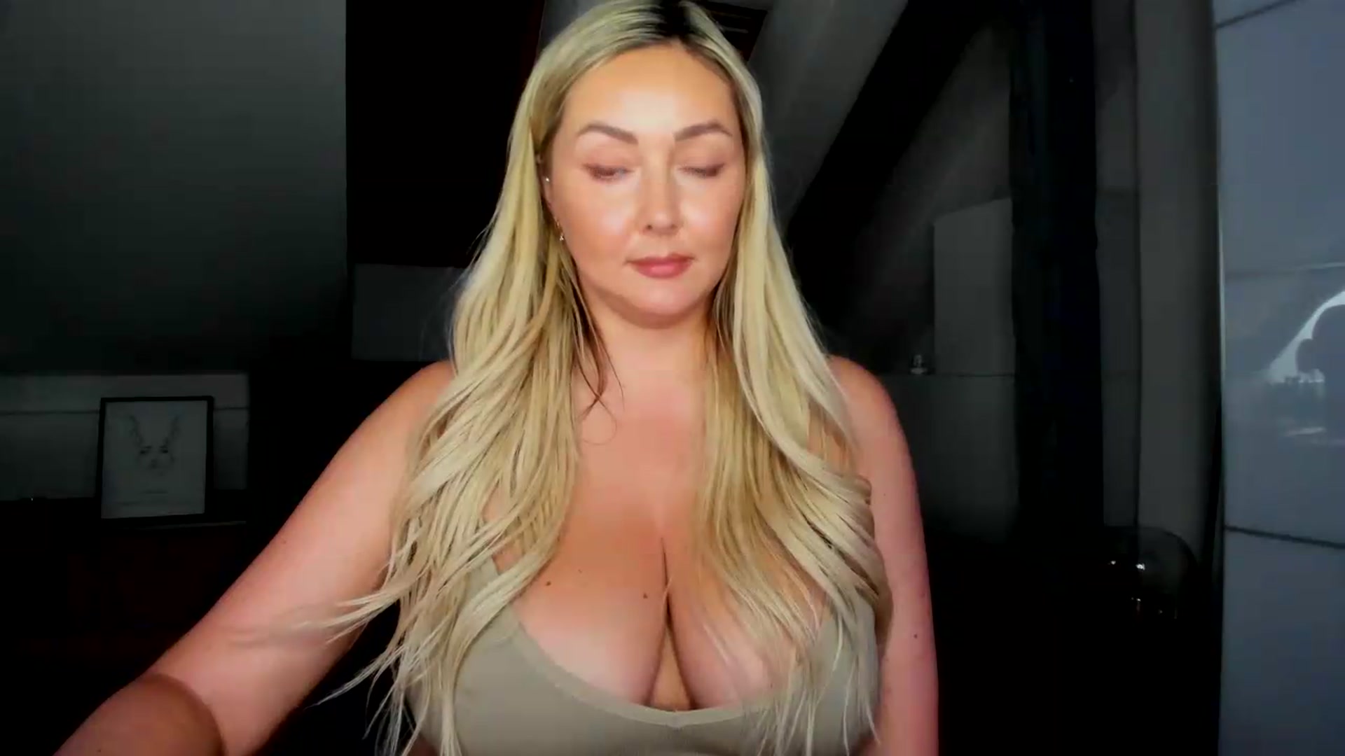 Gallery image thumbnail from Mi_Ha's myfreecams stream on, 07/06/2026, 15:52 image 9 of 20