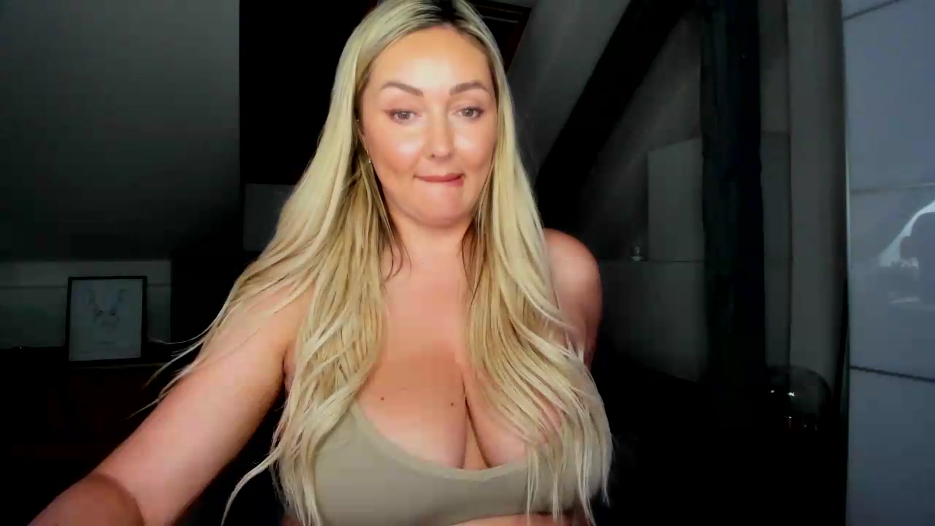 Gallery image thumbnail from Mi_Ha's myfreecams stream on, 07/06/2026, 15:52 image 5 of 20