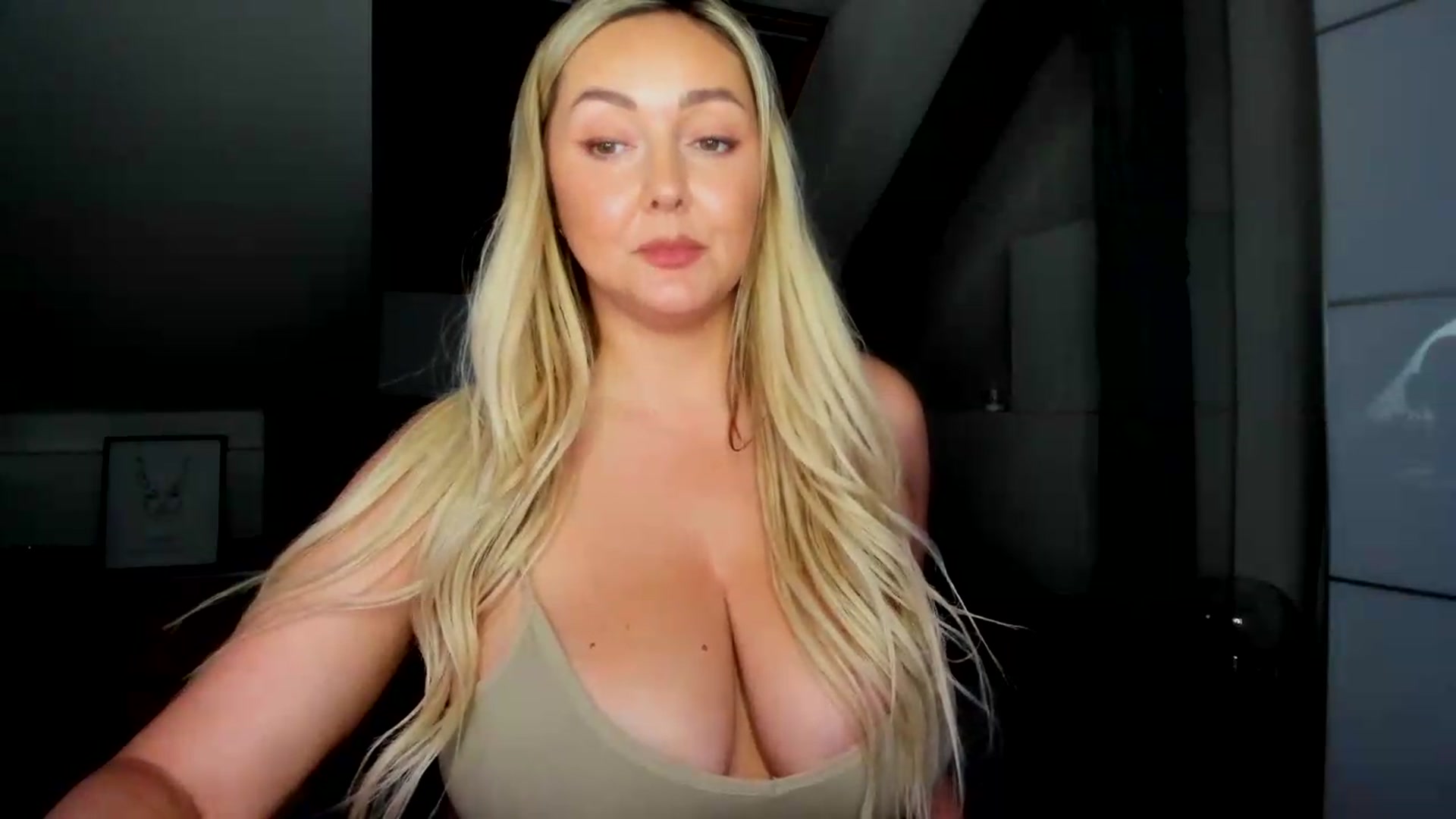 Gallery image thumbnail from Mi_Ha's myfreecams stream on, 07/06/2026, 15:52 image 17 of 20