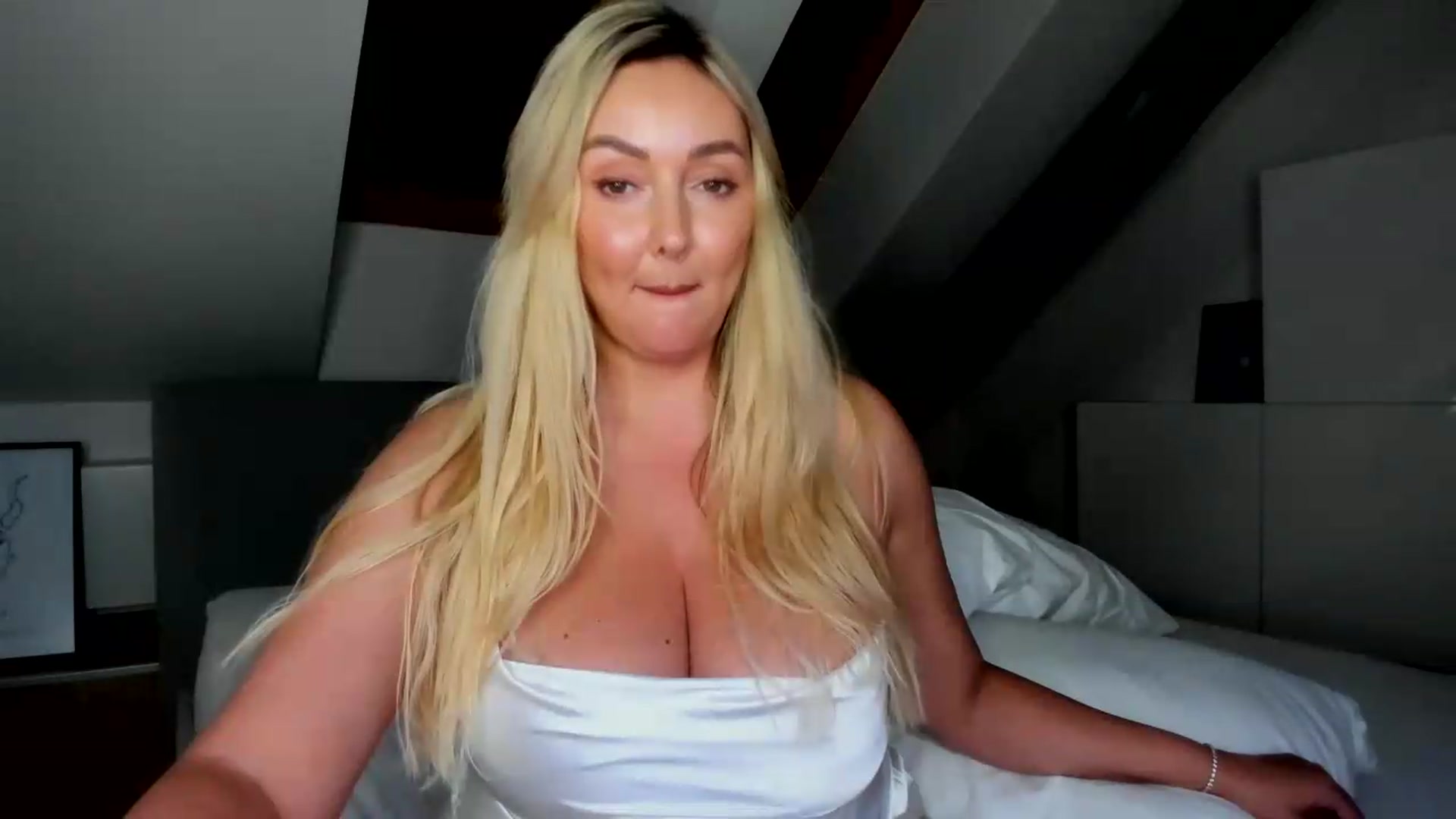 Gallery image thumbnail from Mi_Ha's myfreecams stream on, 07/07/2026, 16:21 image 20 of 20