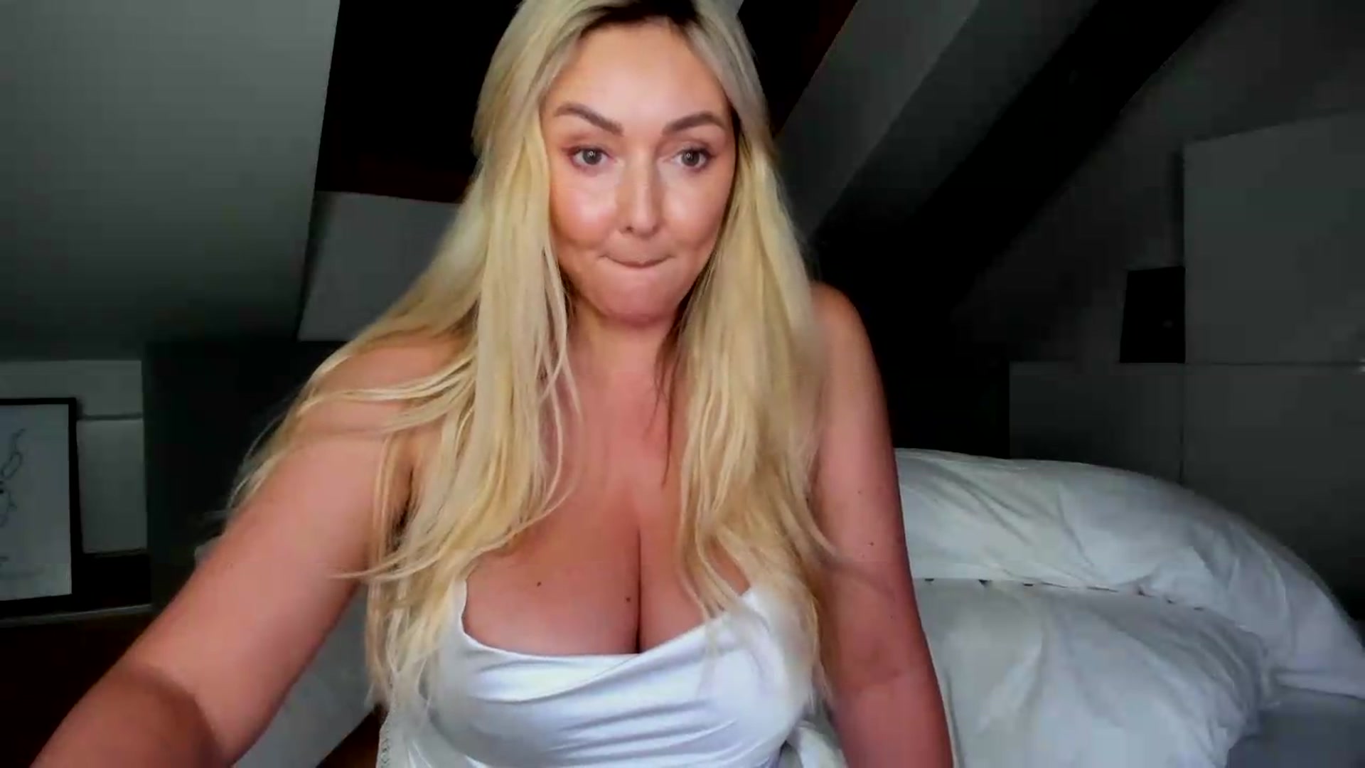 Gallery image thumbnail from Mi_Ha's myfreecams stream on, 07/07/2026, 16:21 image 5 of 20