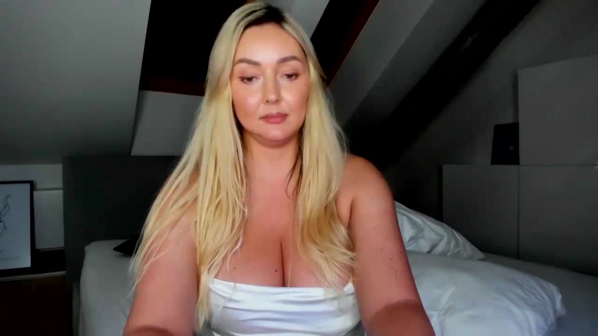 Gallery image thumbnail from Mi_Ha's myfreecams stream on, 07/07/2026, 16:21 image 19 of 20