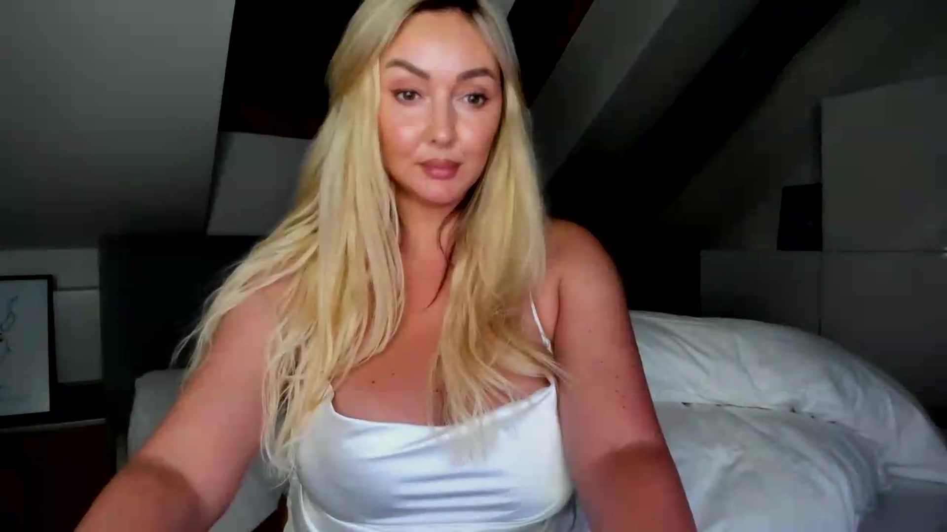 Gallery image thumbnail from Mi_Ha's myfreecams stream on, 07/07/2026, 16:21 image 6 of 20
