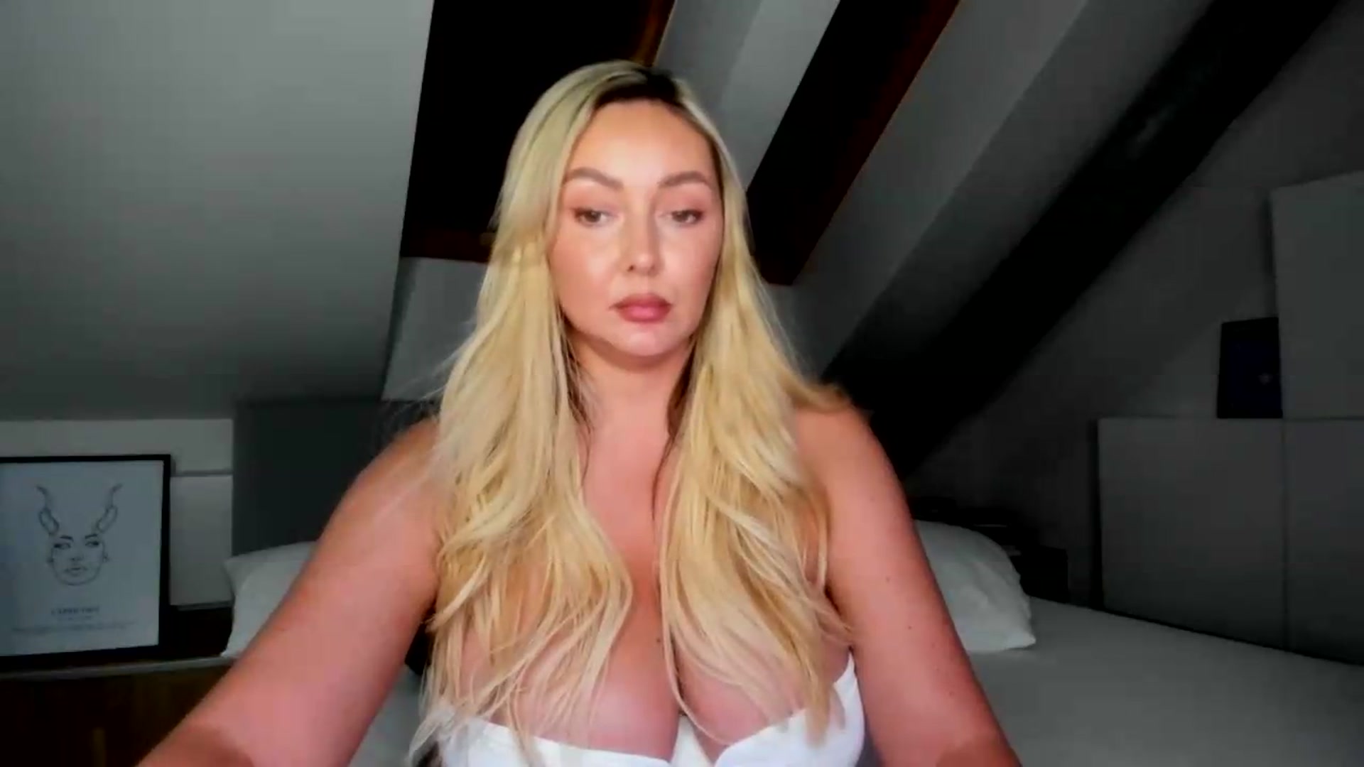 Gallery image thumbnail from Mi_Ha's myfreecams stream on, 07/13/2026, 14:02 image 16 of 20