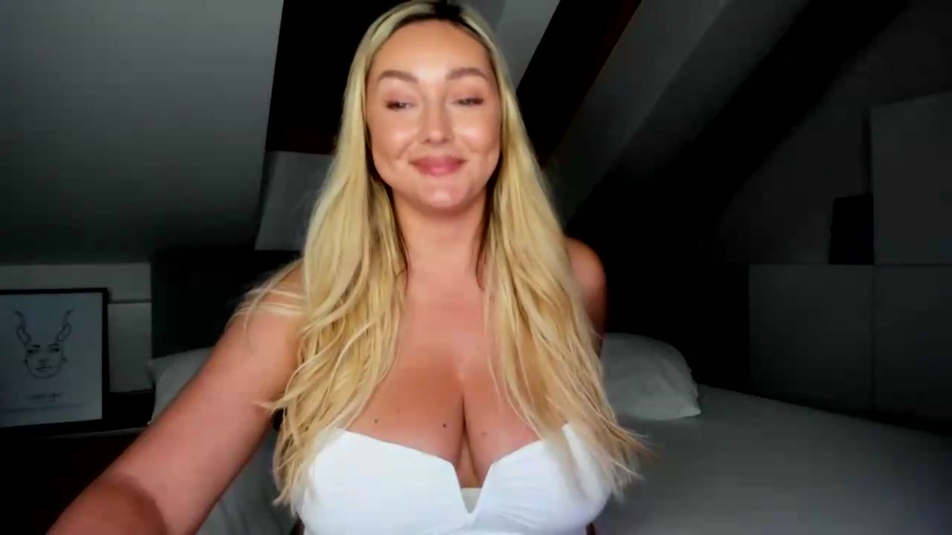 Gallery image thumbnail from Mi_Ha's myfreecams stream on, 07/13/2026, 16:44 image 18 of 20