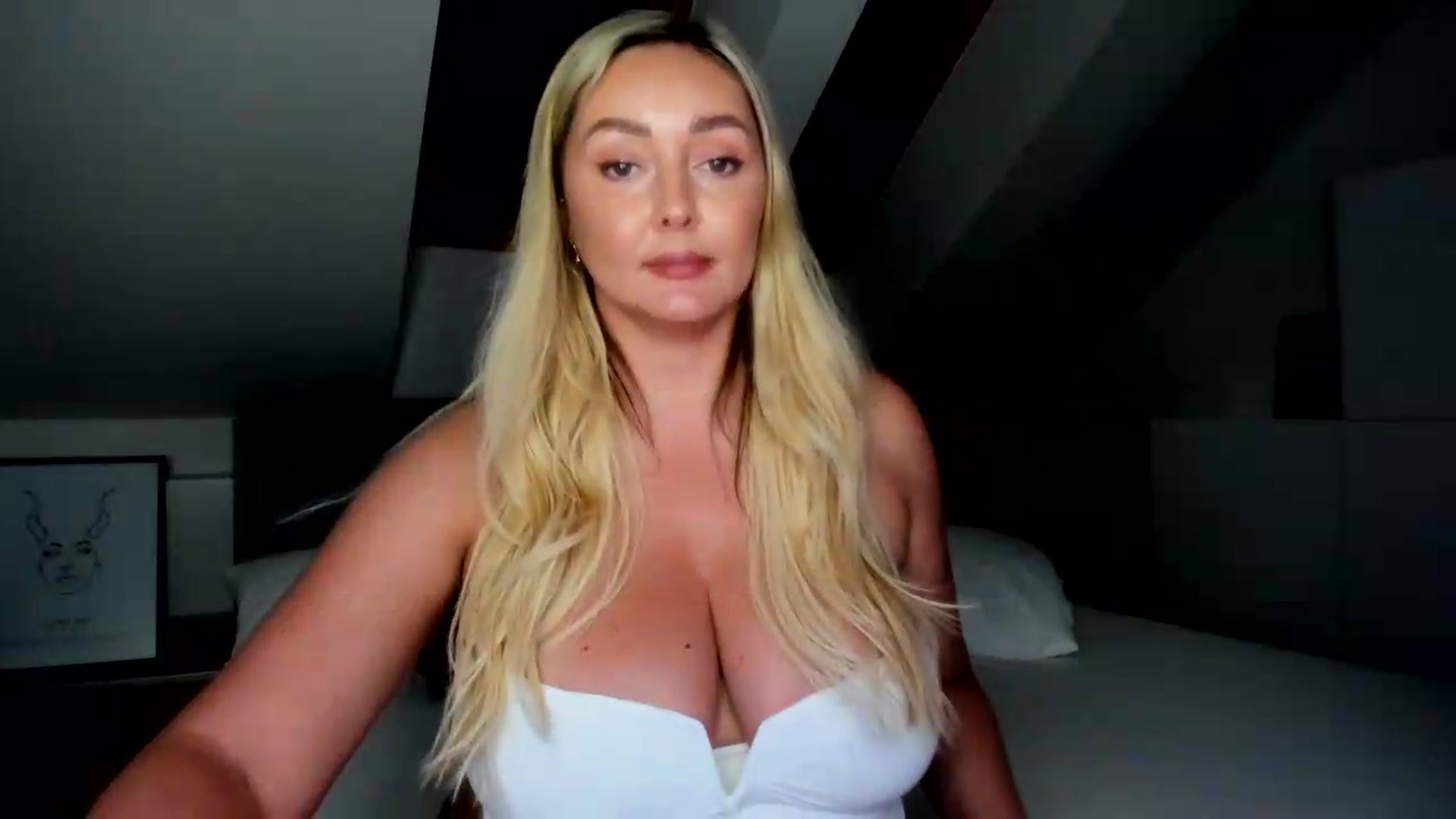 Gallery image thumbnail from Mi_Ha's myfreecams stream on, 07/13/2026, 16:44 image 3 of 20