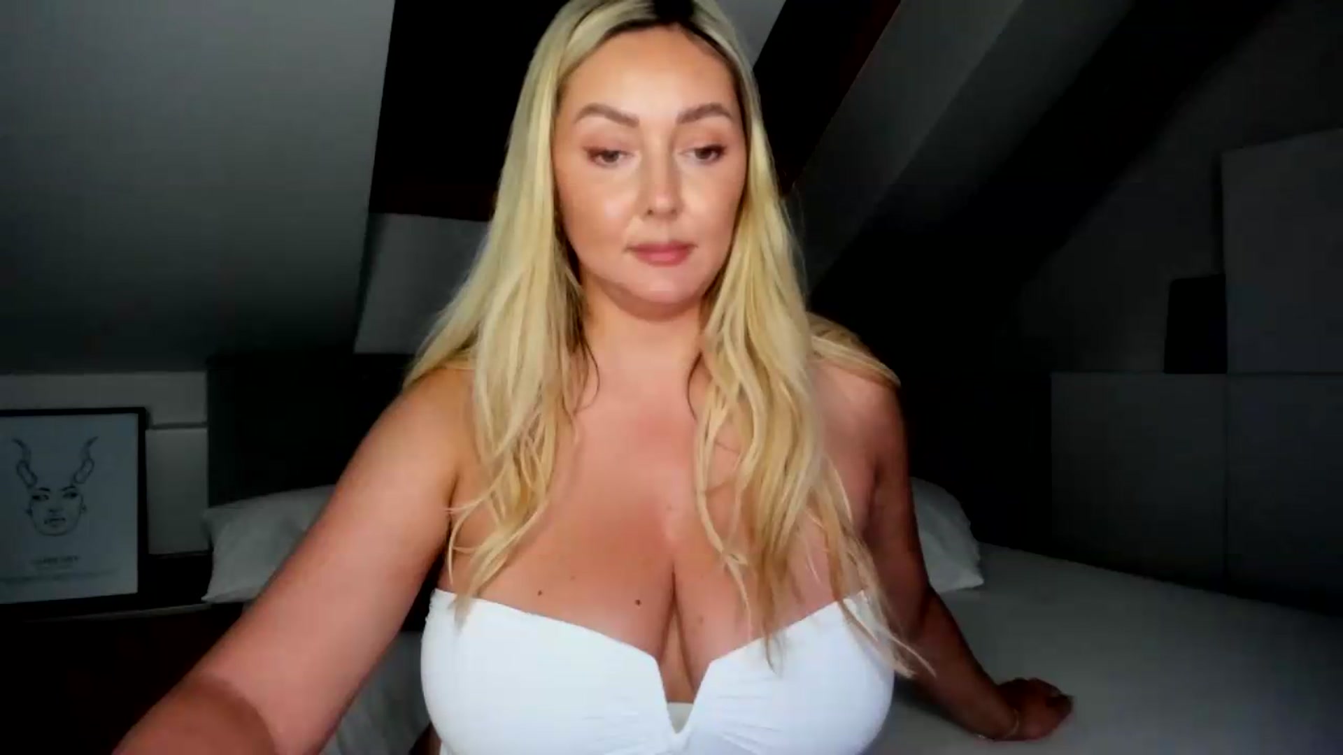 Gallery image thumbnail from Mi_Ha's myfreecams stream on, 07/13/2026, 16:44 image 16 of 20