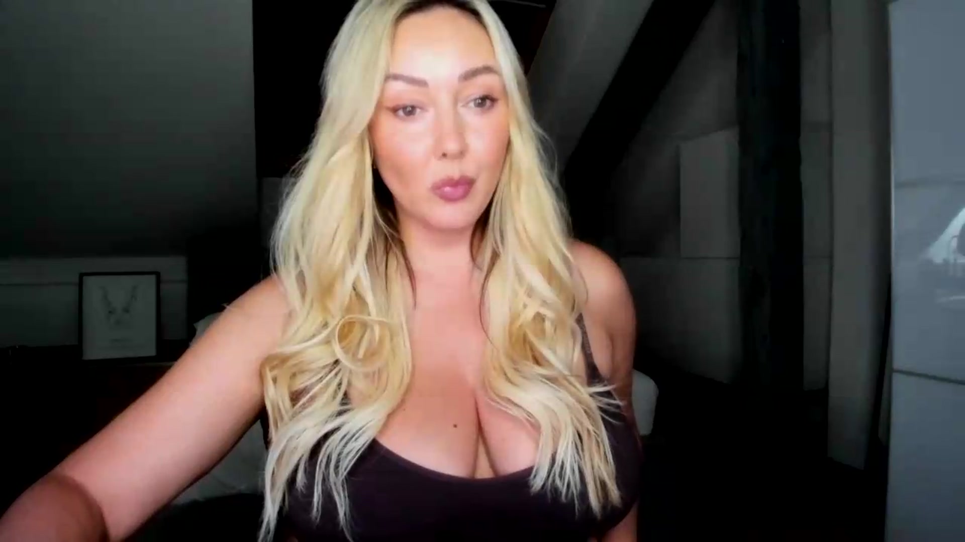 Gallery image thumbnail from Mi_Ha's myfreecams stream on, 07/21/2026, 14:49 image 14 of 20