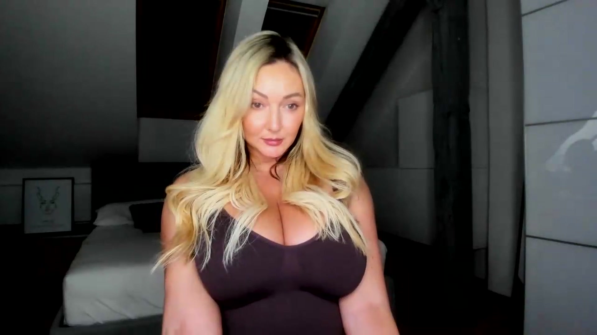 Gallery image thumbnail from Mi_Ha's myfreecams stream on, 07/21/2026, 16:29 image 15 of 20