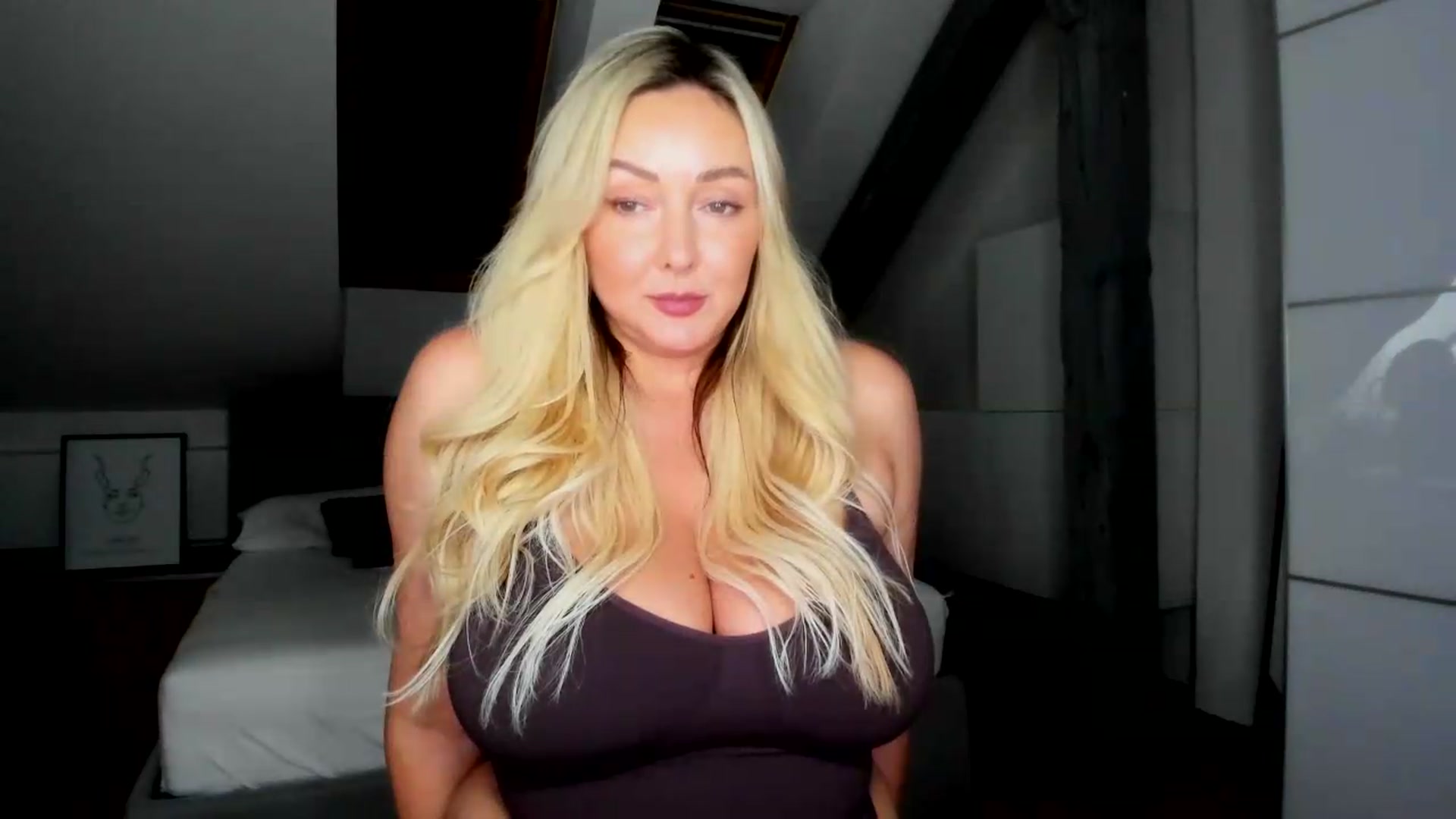 Gallery image thumbnail from Mi_Ha's myfreecams stream on, 07/21/2026, 16:29 image 7 of 20