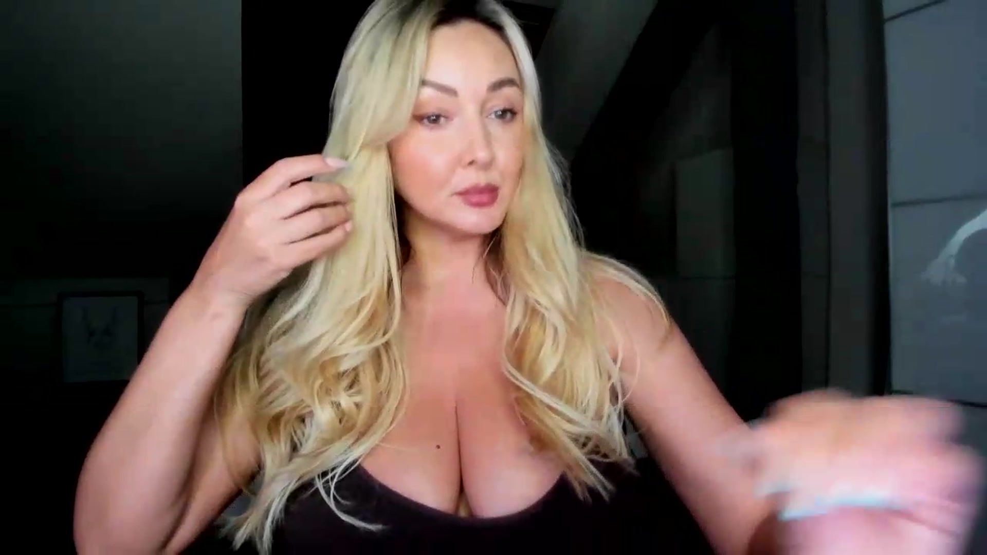 Gallery image thumbnail from Mi_Ha's myfreecams stream on, 07/21/2026, 16:29 image 4 of 20