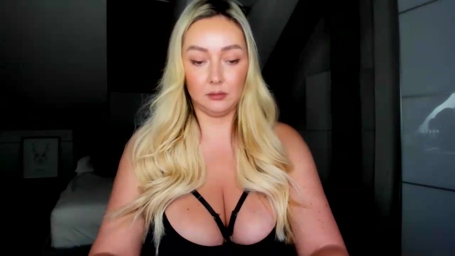 Gallery image thumbnail from Mi_Ha's myfreecams stream on, 07/22/2026, 13:24 image 12 of 20