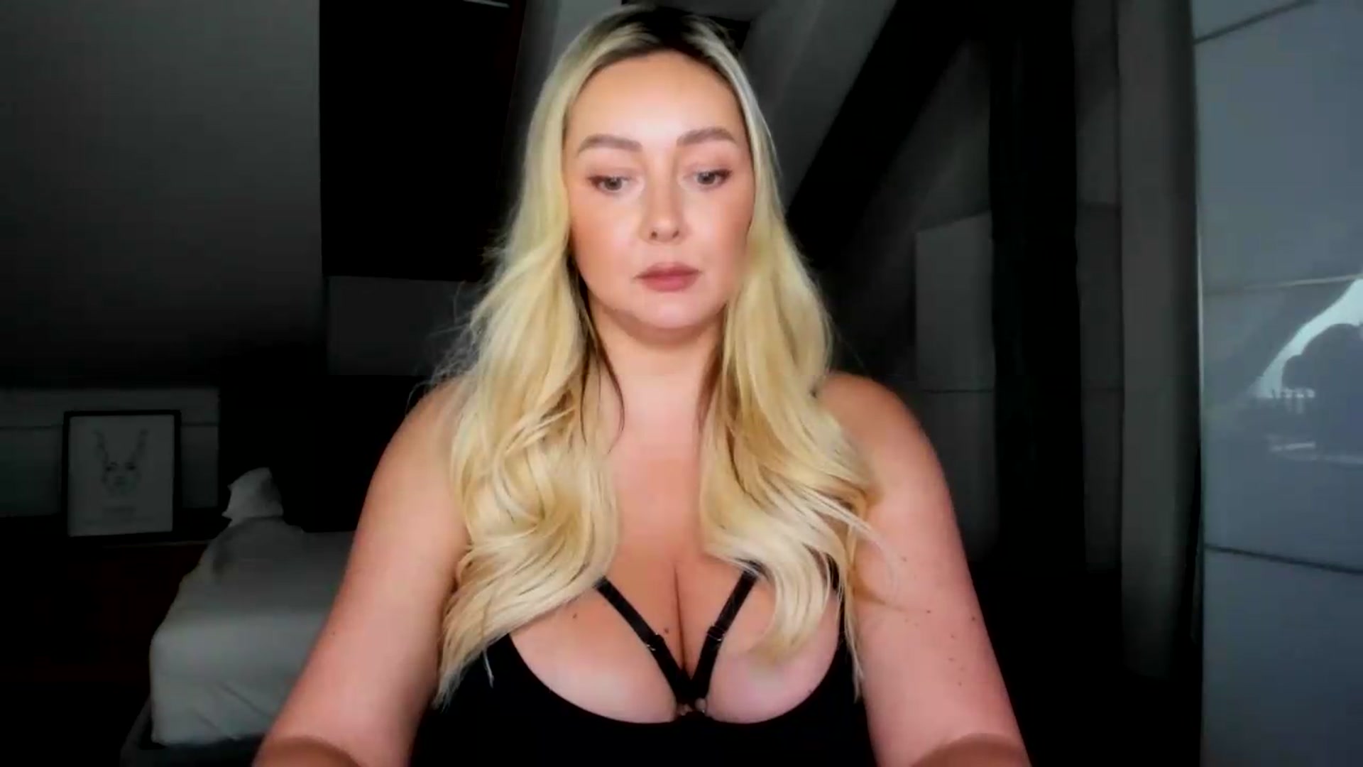 Gallery image thumbnail from Mi_Ha's myfreecams stream on, 07/22/2026, 13:24 image 16 of 20