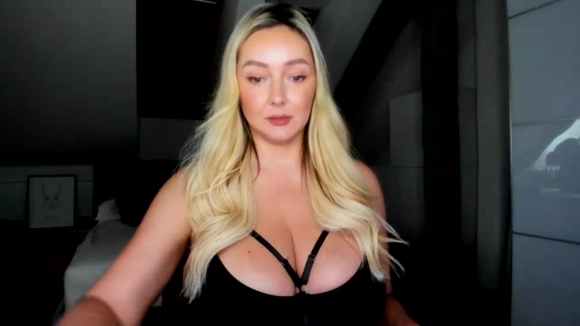 Gallery image thumbnail from Mi_Ha's myfreecams stream on, 07/22/2026, 13:24 image 13 of 20