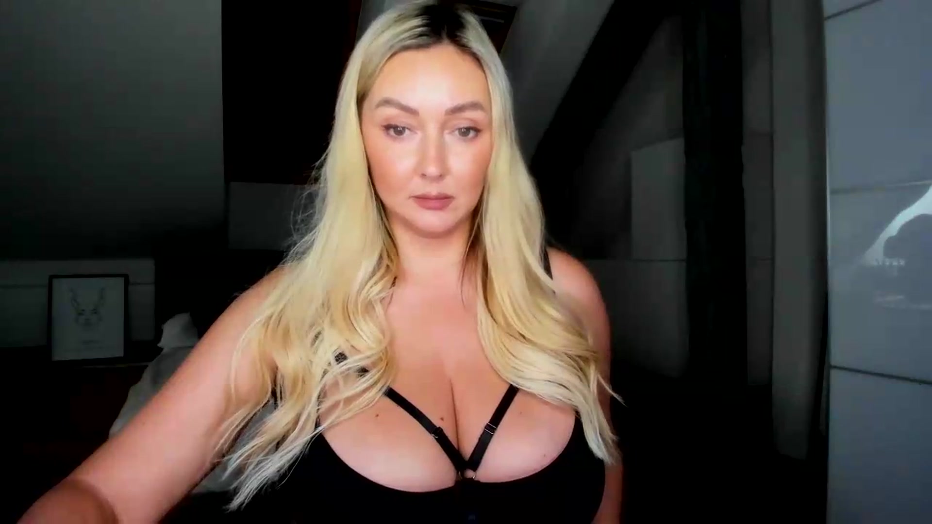 Gallery image thumbnail from Mi_Ha's myfreecams stream on, 07/22/2026, 14:59 image 15 of 20