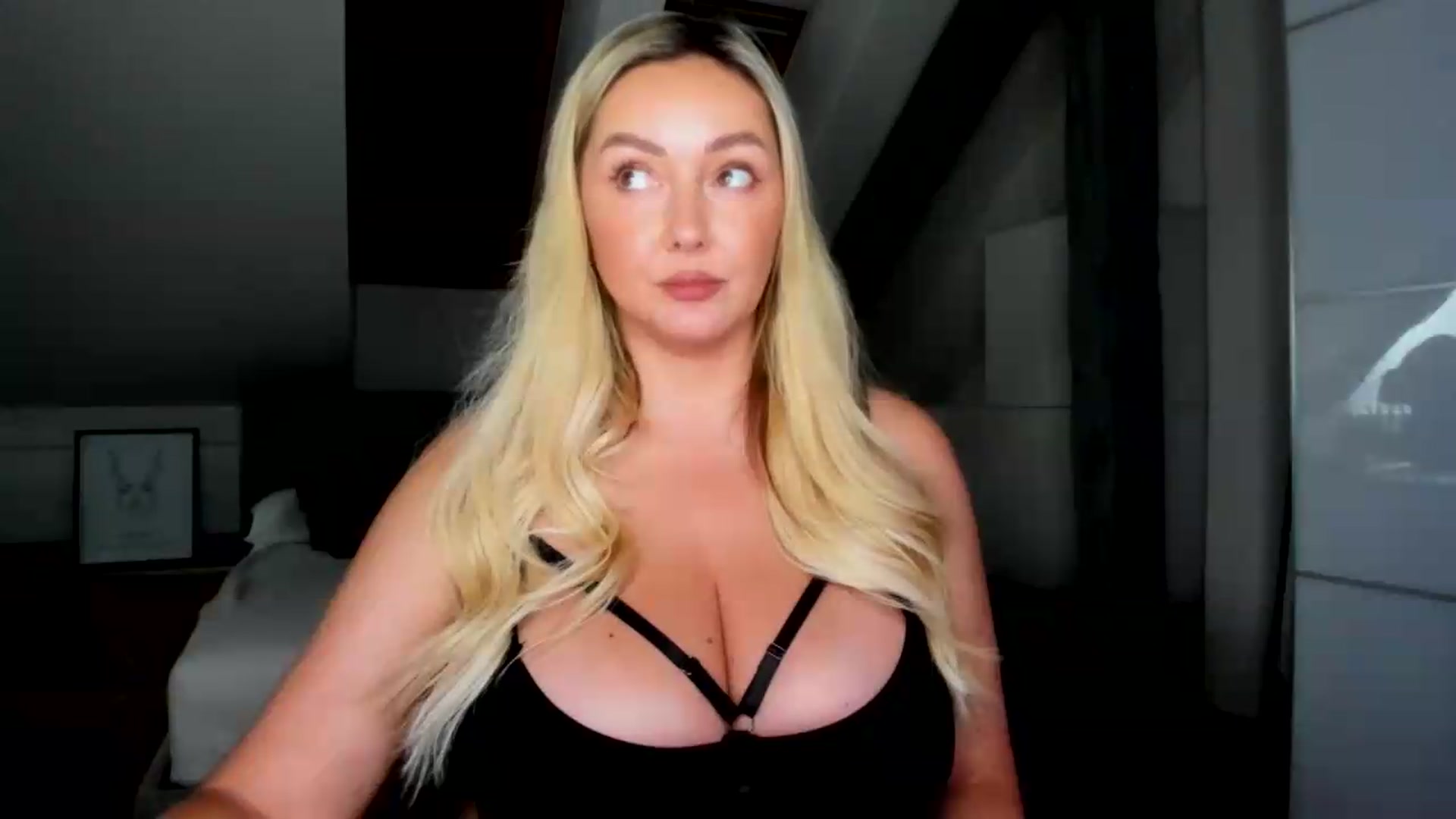 Gallery image thumbnail from Mi_Ha's myfreecams stream on, 07/22/2026, 14:59 image 12 of 20