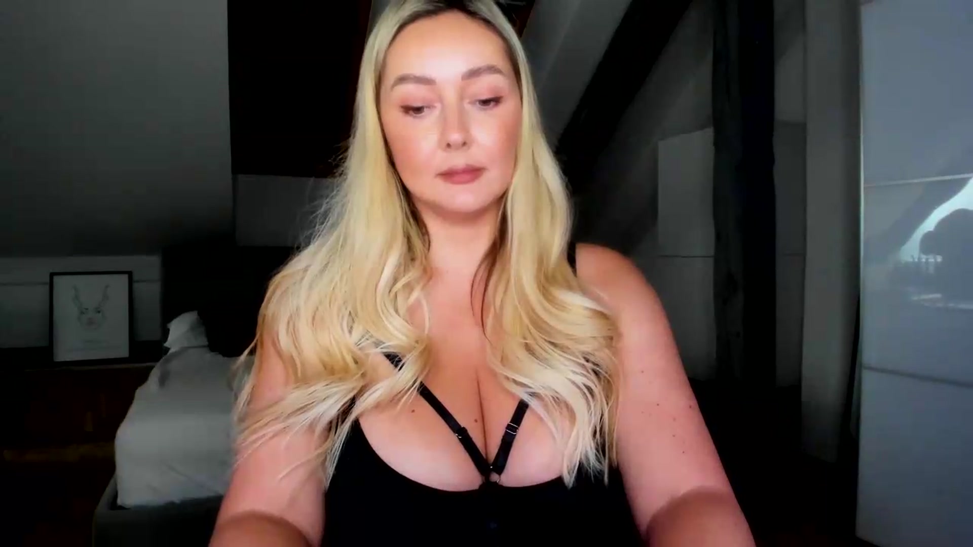 Gallery image thumbnail from Mi_Ha's myfreecams stream on, 07/22/2026, 14:59 image 2 of 20
