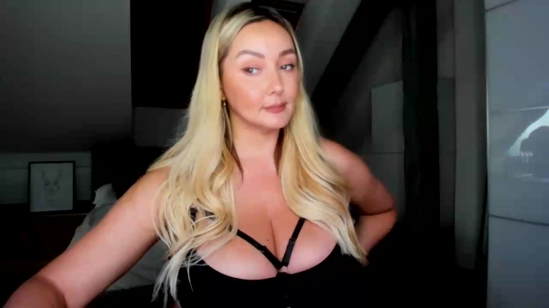 Gallery image thumbnail from Mi_Ha's myfreecams stream on, 07/22/2026, 14:59 image 9 of 20