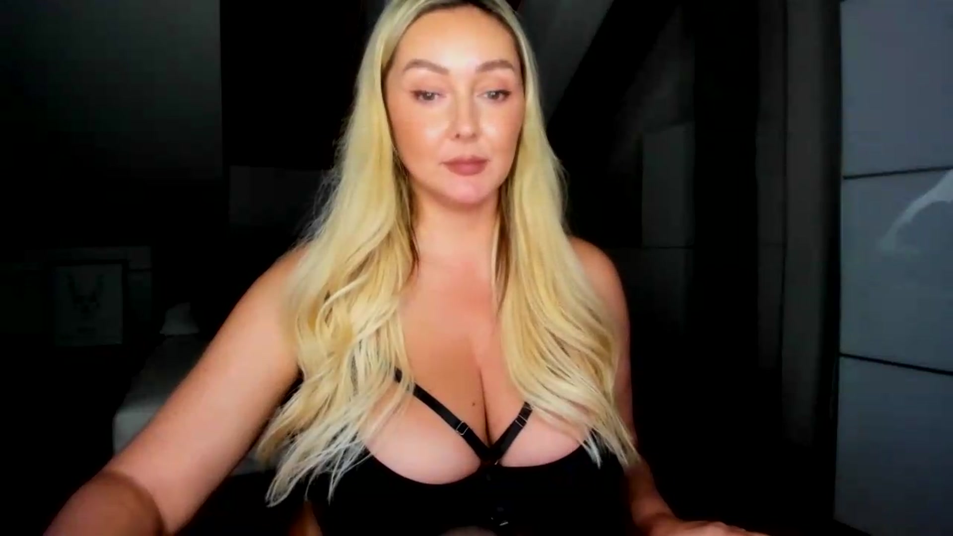Gallery image thumbnail from Mi_Ha's myfreecams stream on, 07/22/2026, 16:20 image 8 of 20