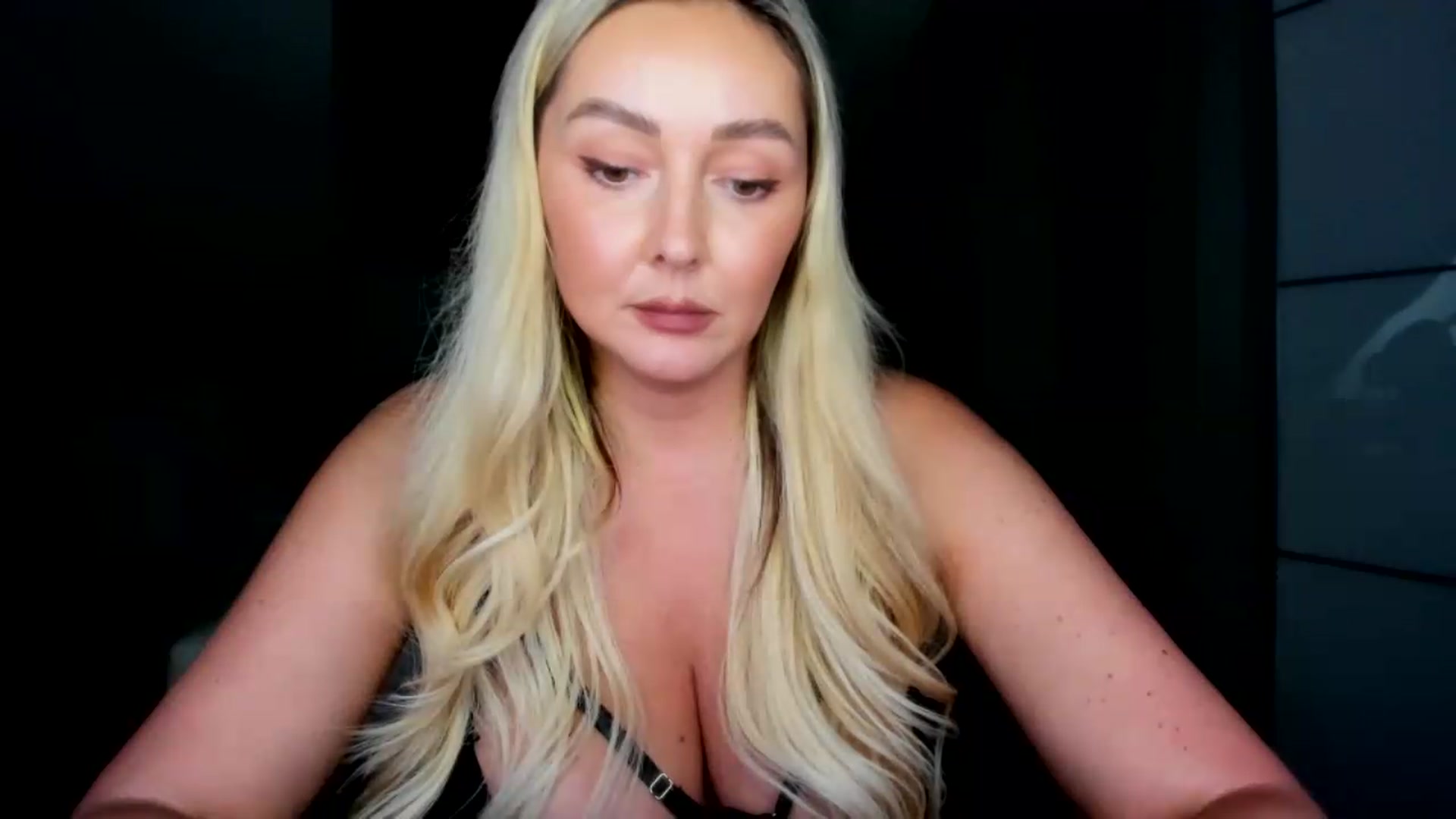 Gallery image thumbnail from Mi_Ha's myfreecams stream on, 07/22/2026, 16:20 image 15 of 20