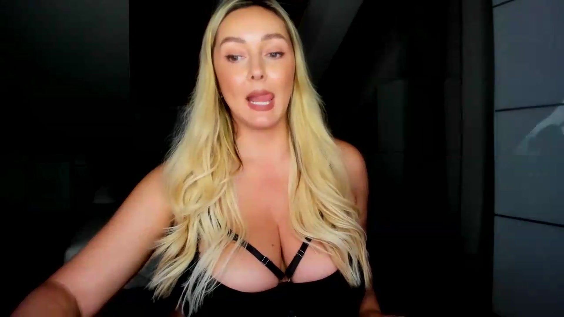 Gallery image thumbnail from Mi_Ha's myfreecams stream on, 07/22/2026, 16:20 image 12 of 20