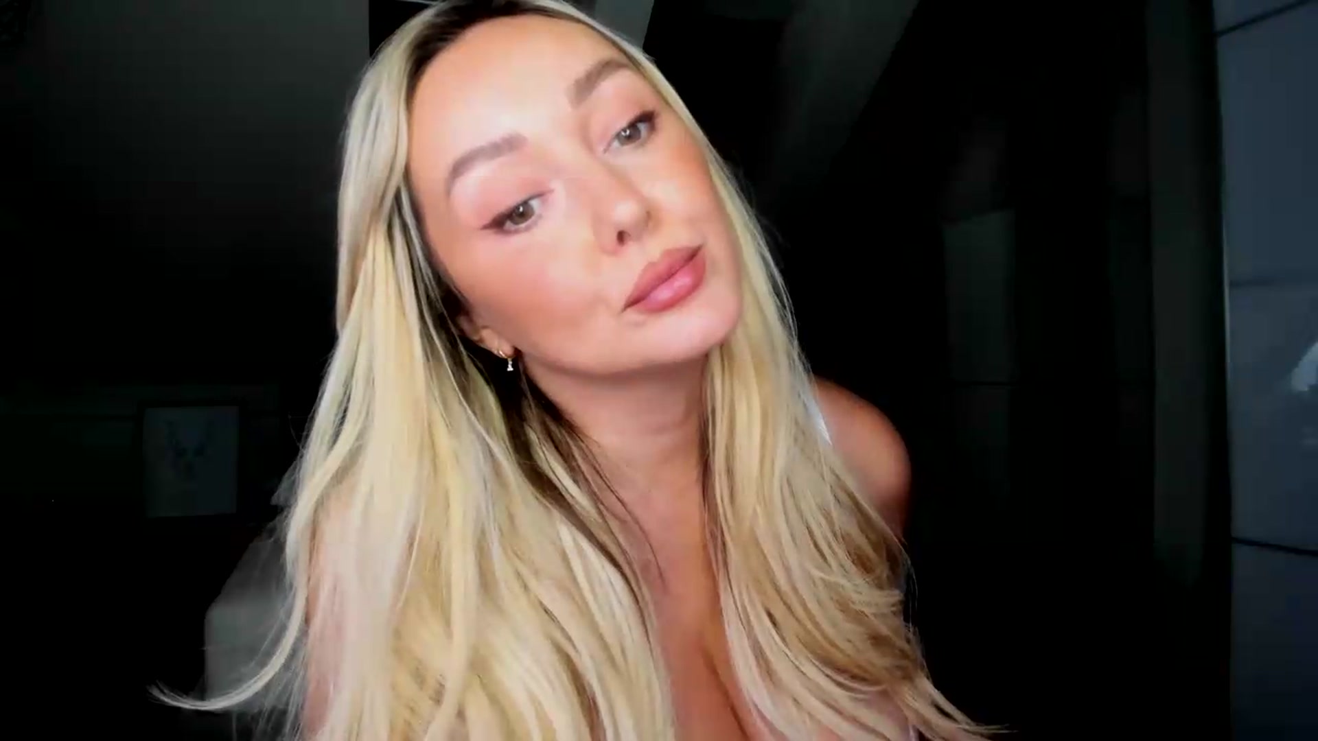 Gallery image thumbnail from Mi_Ha's myfreecams stream on, 07/27/2026, 15:14 image 8 of 20