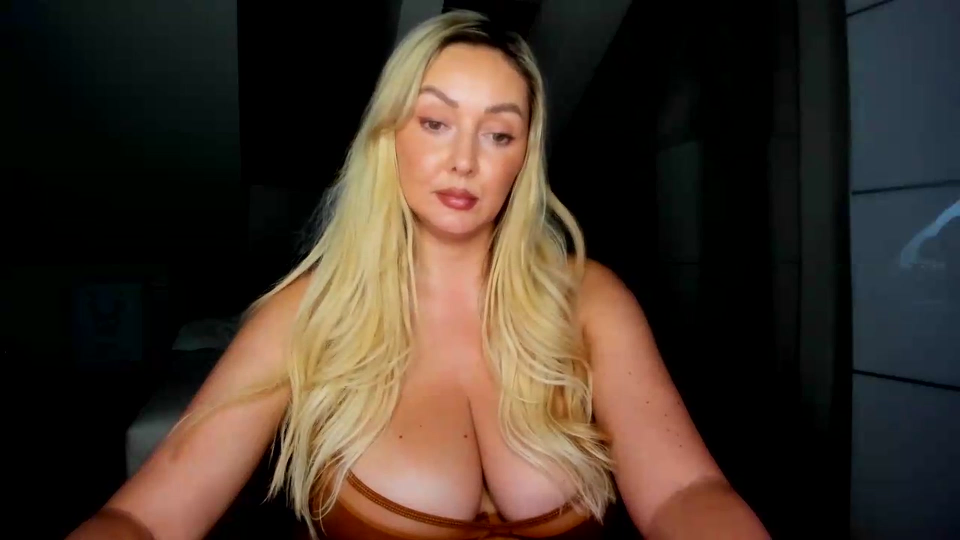 Gallery image thumbnail from Mi_Ha's myfreecams stream on, 07/29/2026, 15:01 image 10 of 20