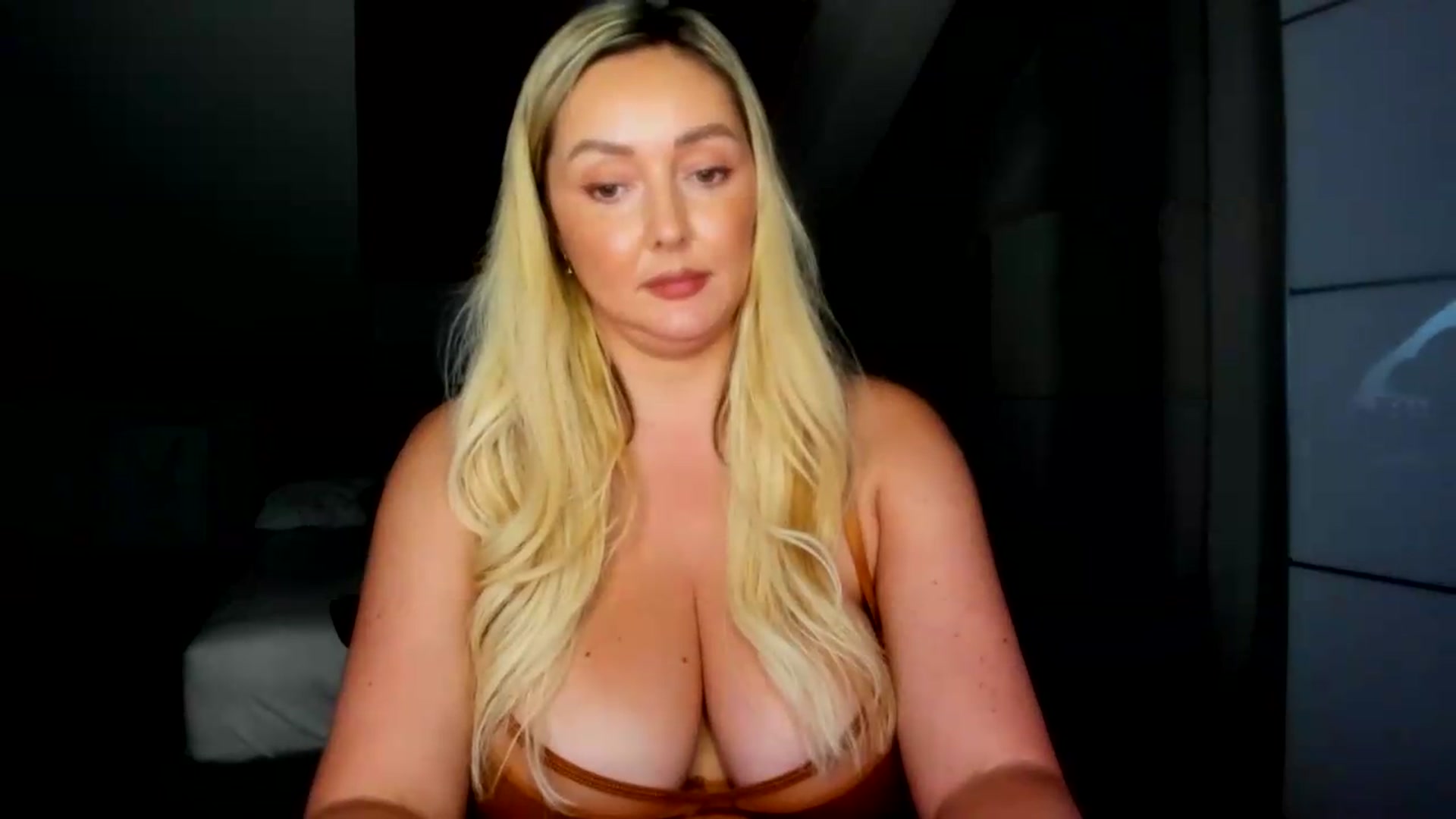 Gallery image thumbnail from Mi_Ha's myfreecams stream on, 07/29/2026, 16:16 image 14 of 20