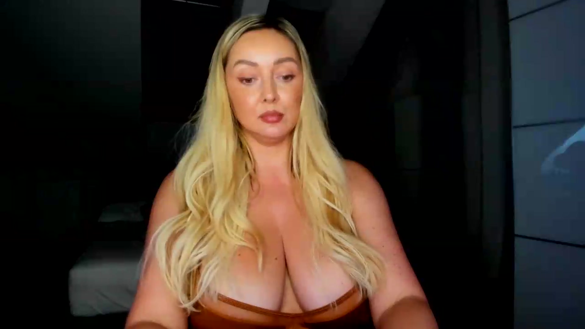 Gallery image thumbnail from Mi_Ha's myfreecams stream on, 07/29/2026, 16:16 image 12 of 20