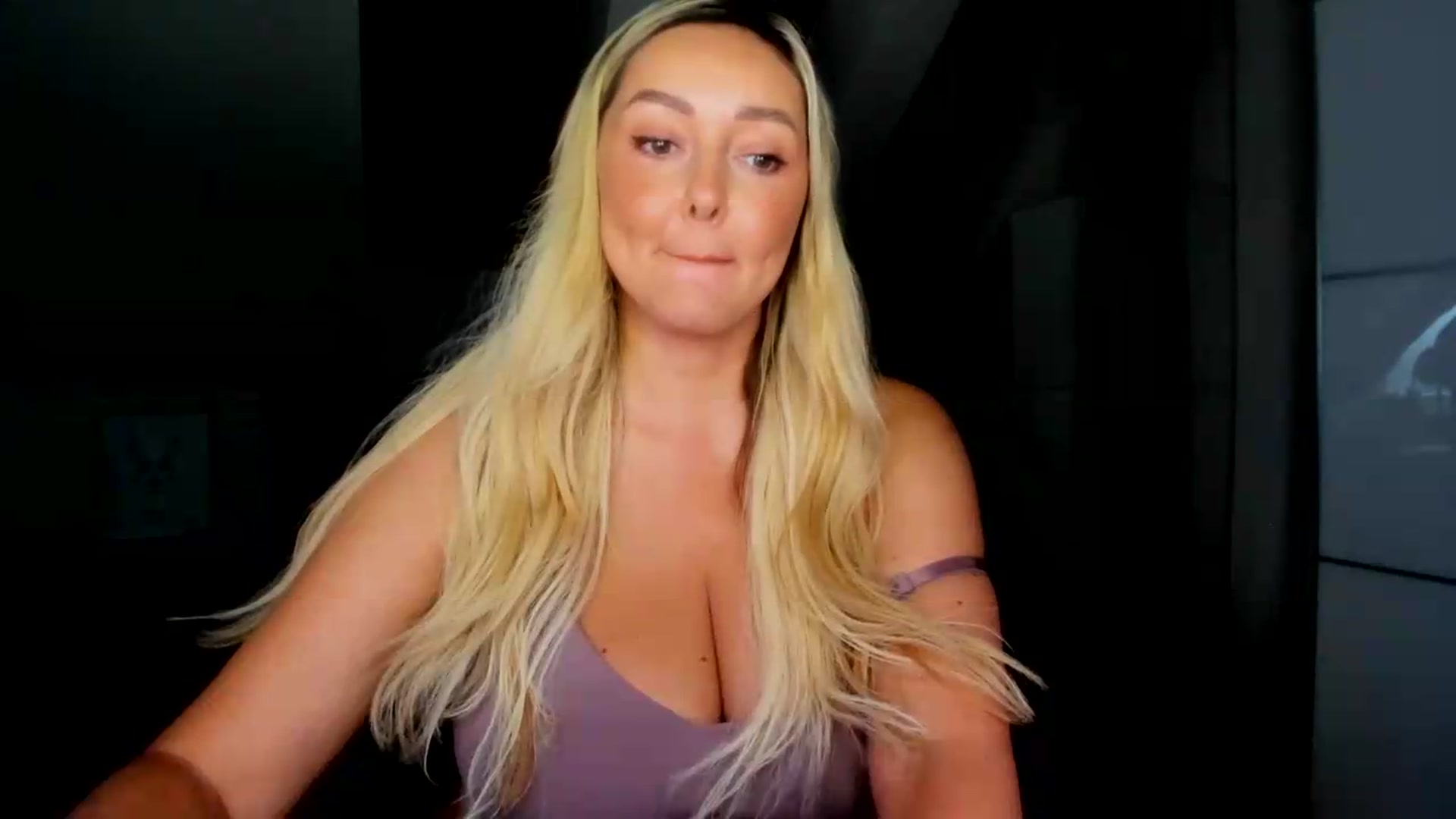 Gallery image thumbnail from Mi_Ha's myfreecams stream on, 07/31/2026, 14:44 image 14 of 20