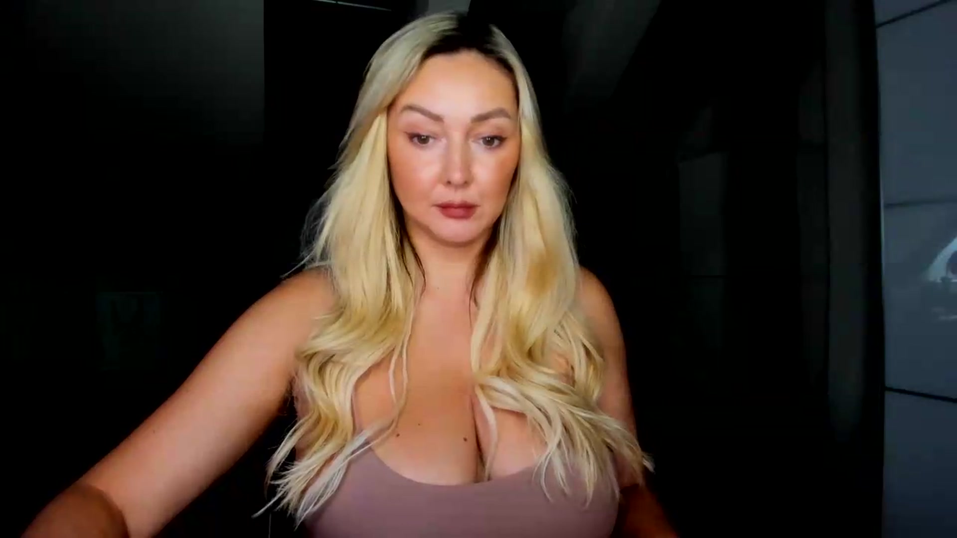 Gallery image thumbnail from Mi_Ha's myfreecams stream on, 08/04/2026, 14:03 image 10 of 20