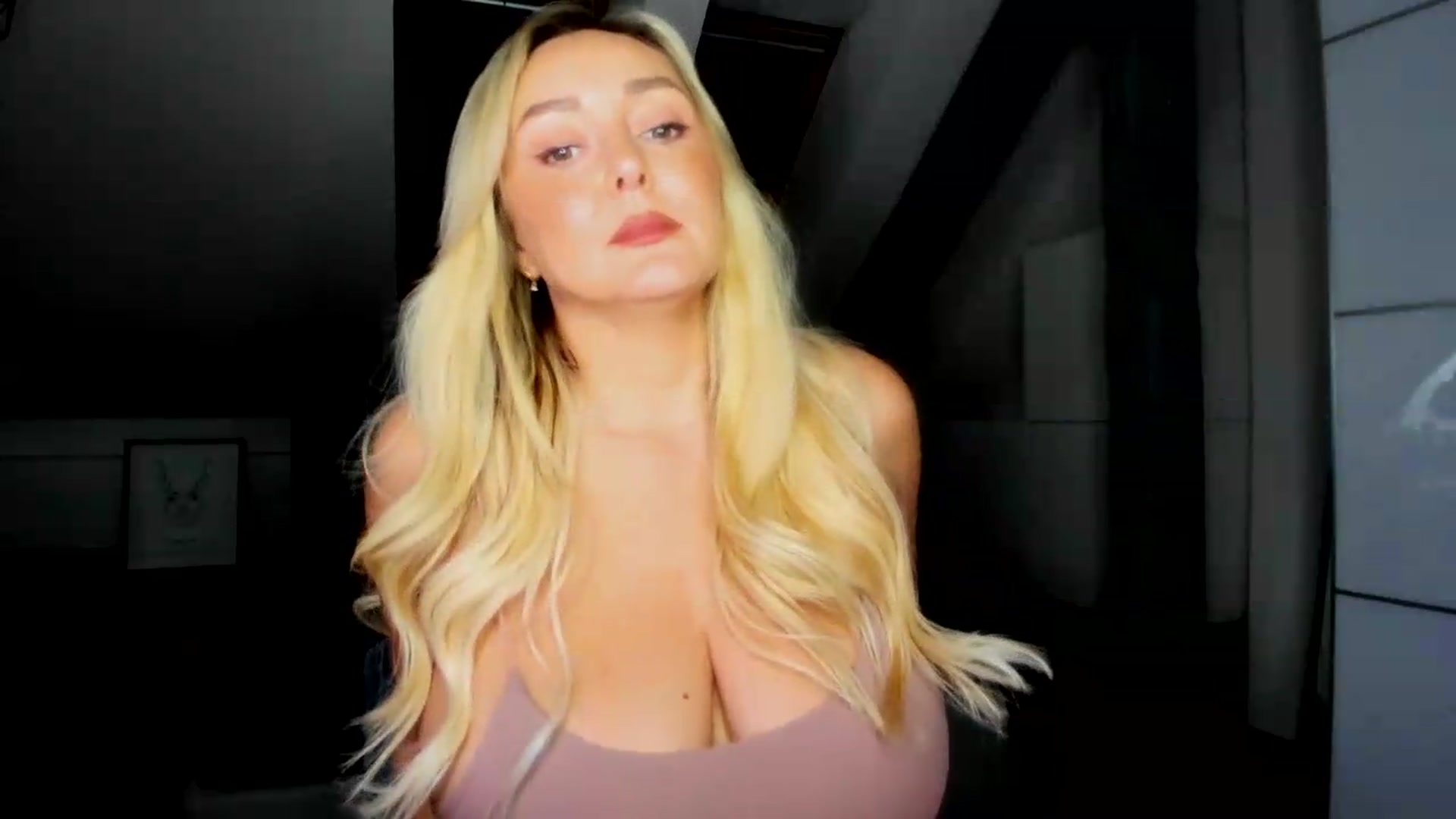 Gallery image thumbnail from Mi_Ha's myfreecams stream on, 08/04/2026, 14:03 image 15 of 20