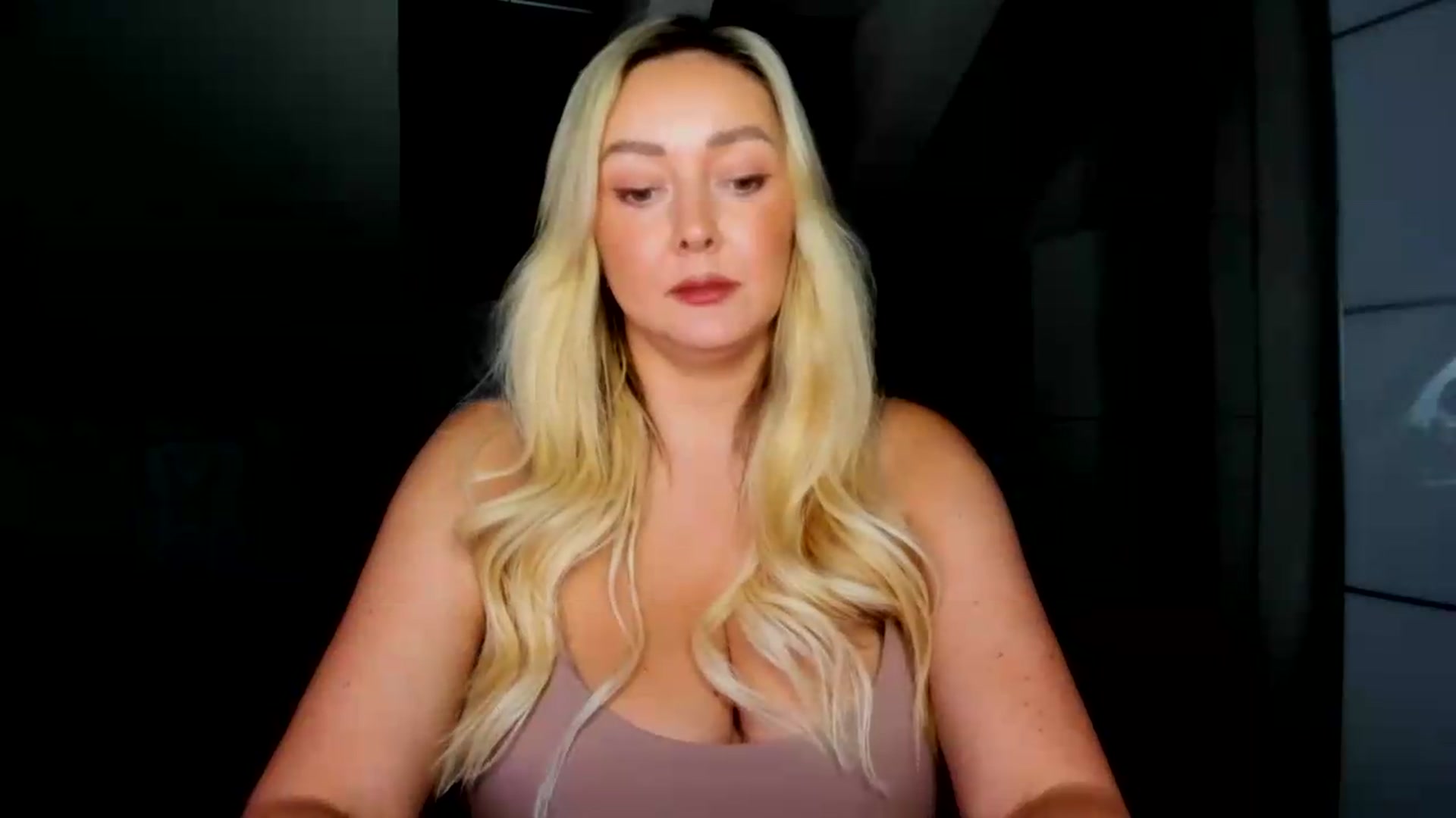 Gallery image thumbnail from Mi_Ha's myfreecams stream on, 08/04/2026, 14:03 image 4 of 20