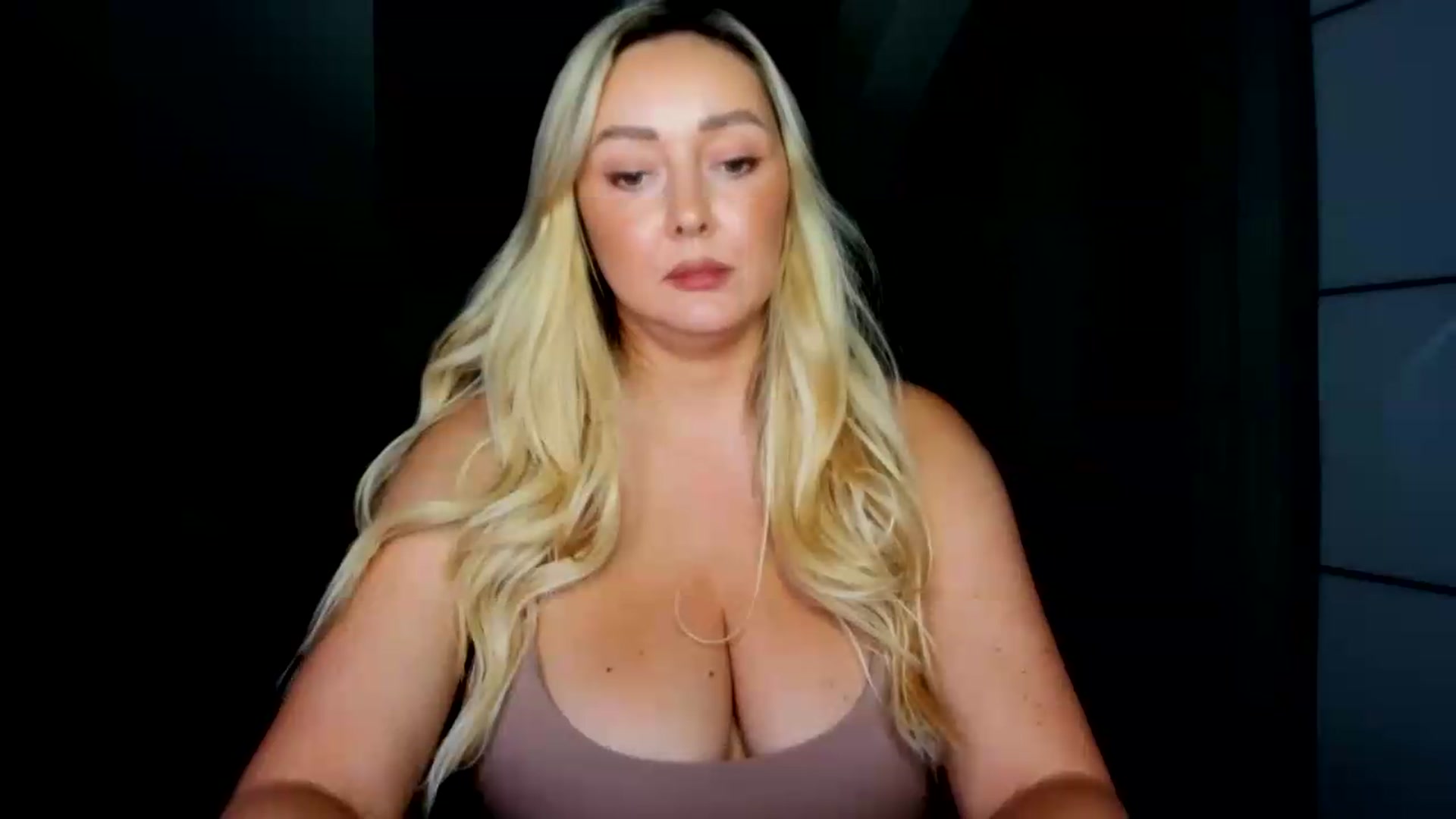 Gallery image thumbnail from Mi_Ha's myfreecams stream on, 08/04/2026, 15:02 image 7 of 20