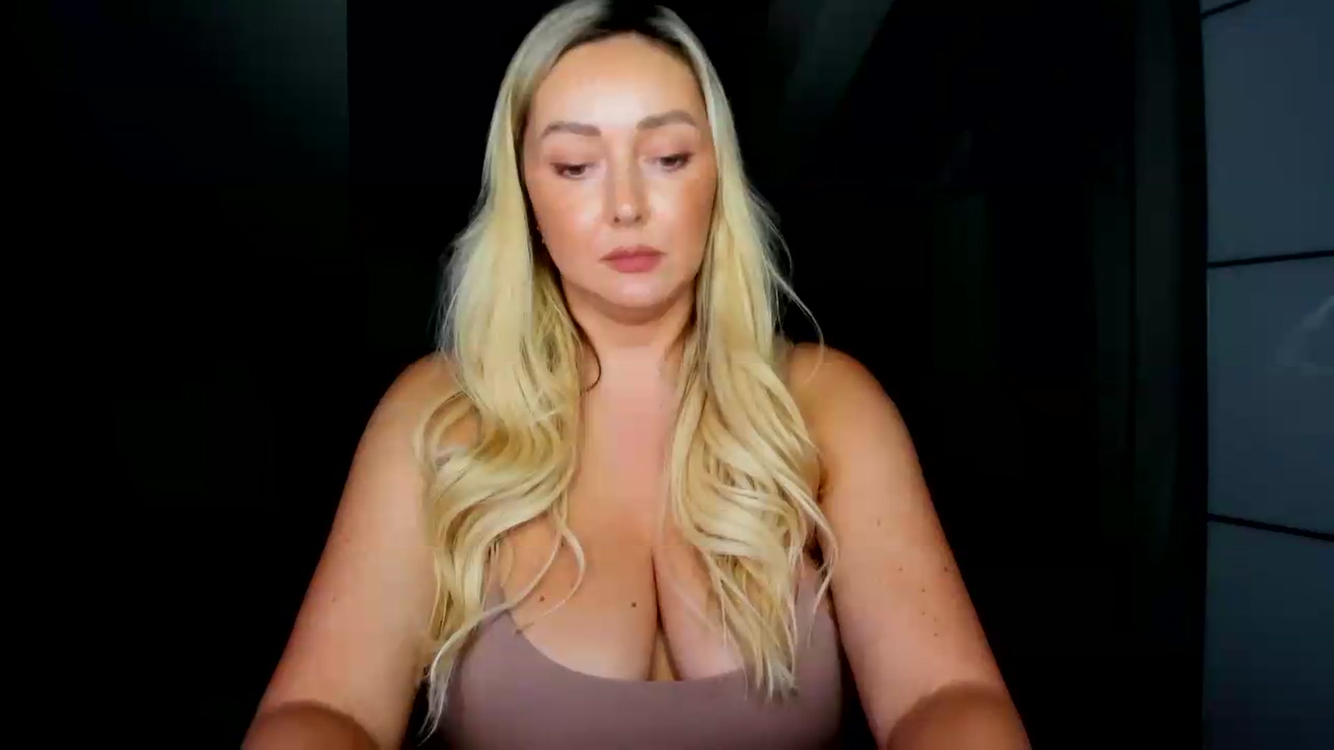 Gallery image thumbnail from Mi_Ha's myfreecams stream on, 08/04/2026, 16:25 image 5 of 20