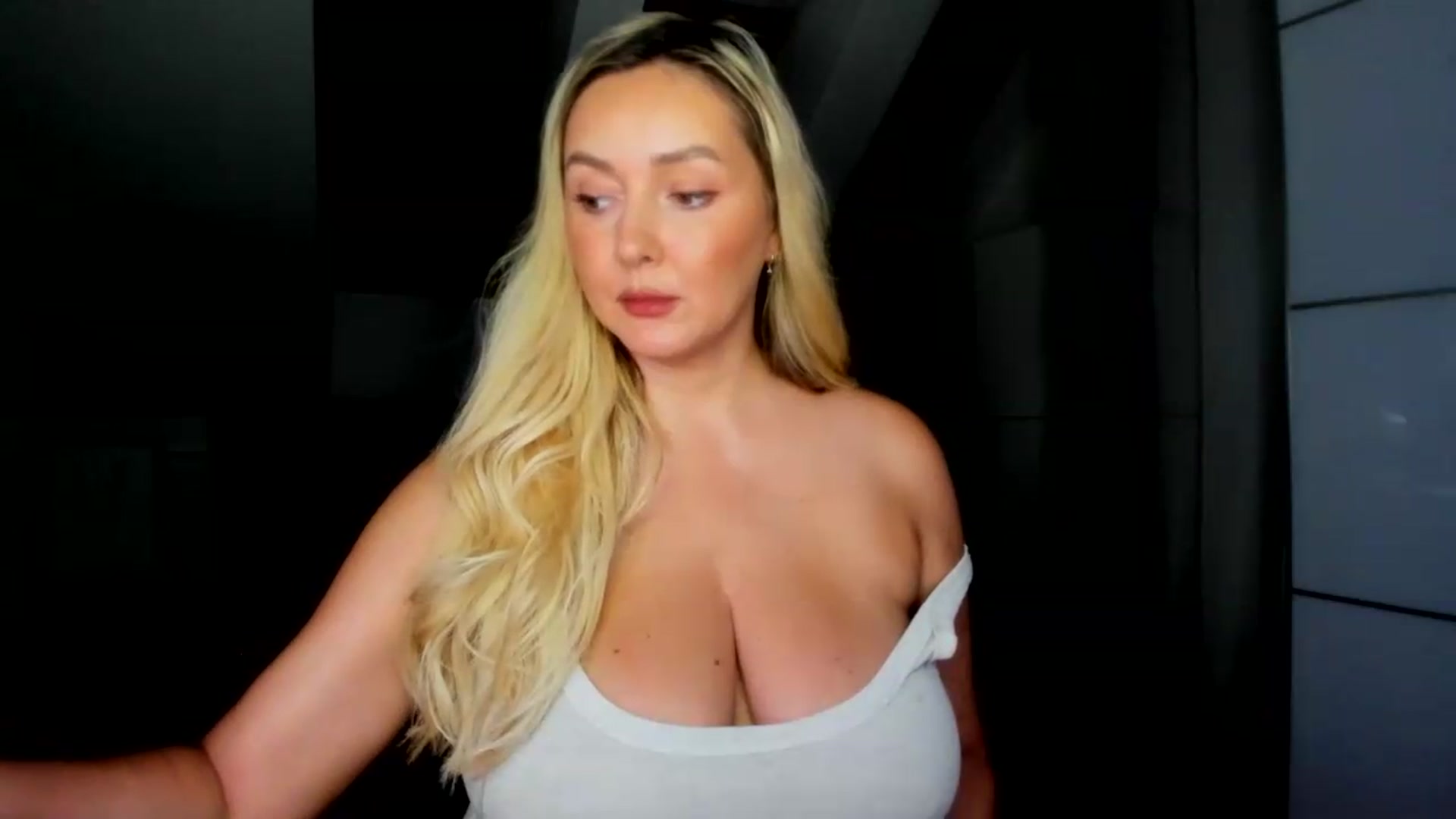 Gallery image thumbnail from Mi_Ha's myfreecams stream on, 08/06/2026, 13:05 image 10 of 20