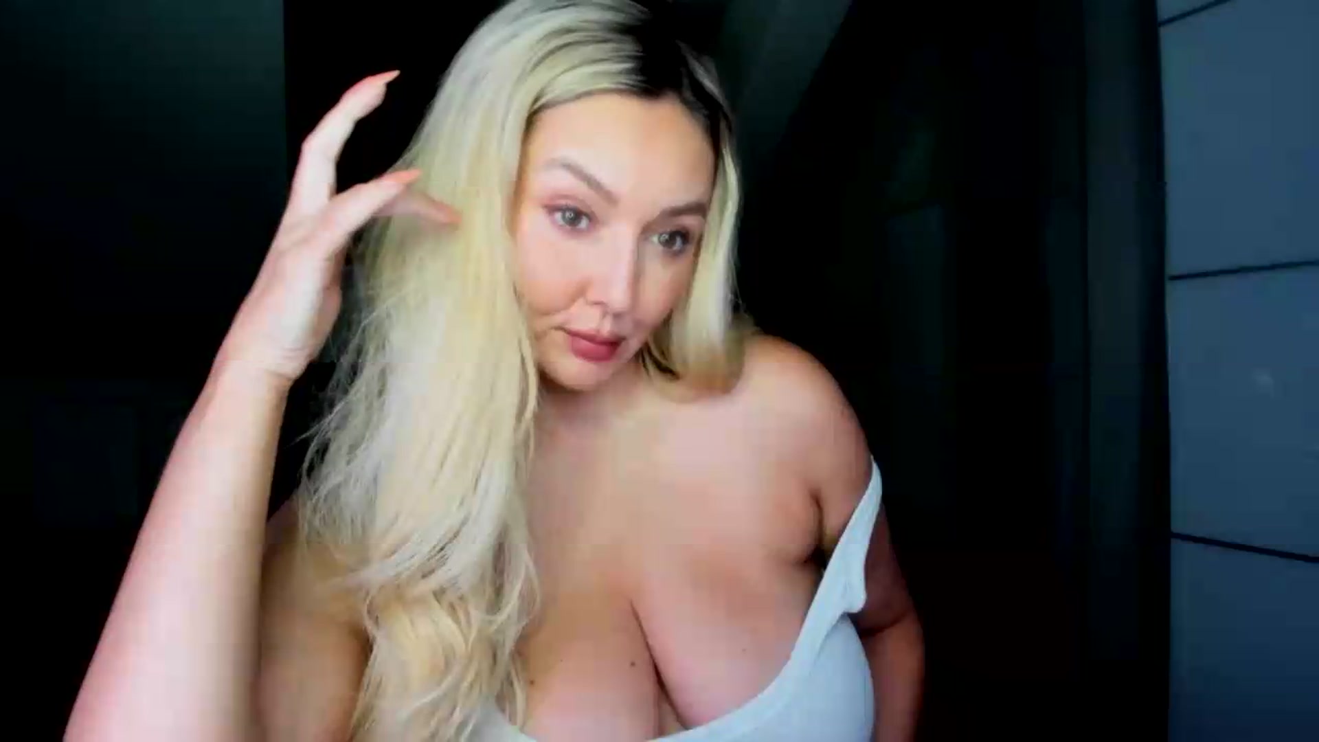 Gallery image thumbnail from Mi_Ha's myfreecams stream on, 08/06/2026, 13:05 image 12 of 20