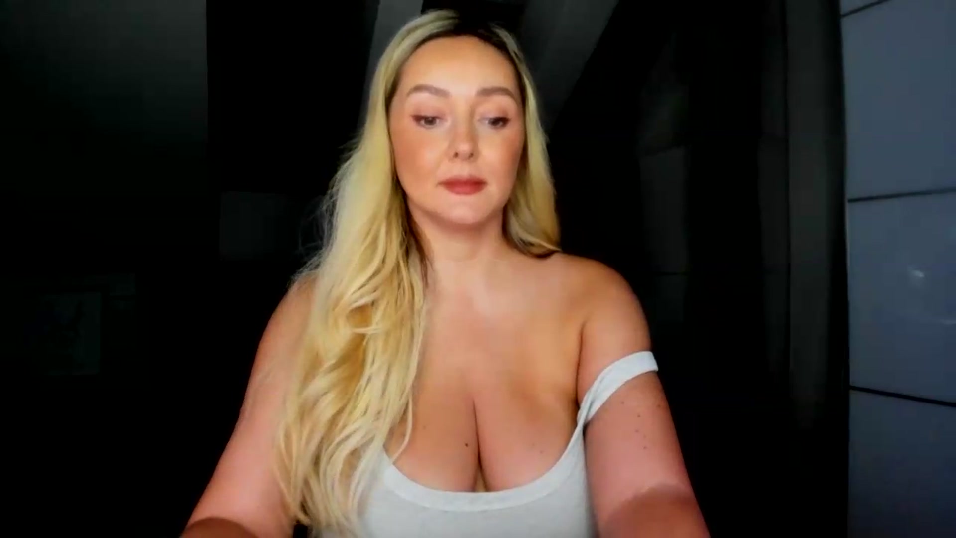 Gallery image thumbnail from Mi_Ha's myfreecams stream on, 08/06/2026, 13:05 image 7 of 20