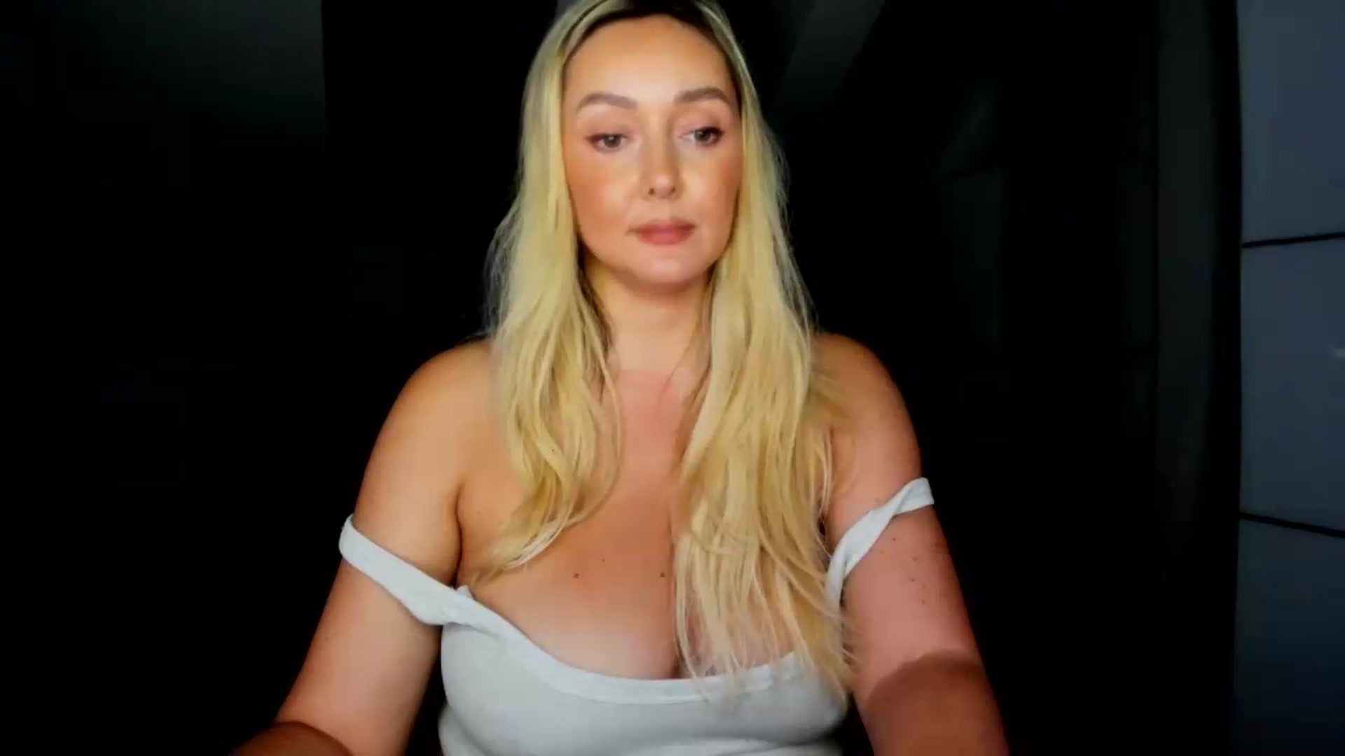 Gallery image thumbnail from Mi_Ha's myfreecams stream on, 08/06/2026, 15:14 image 18 of 20